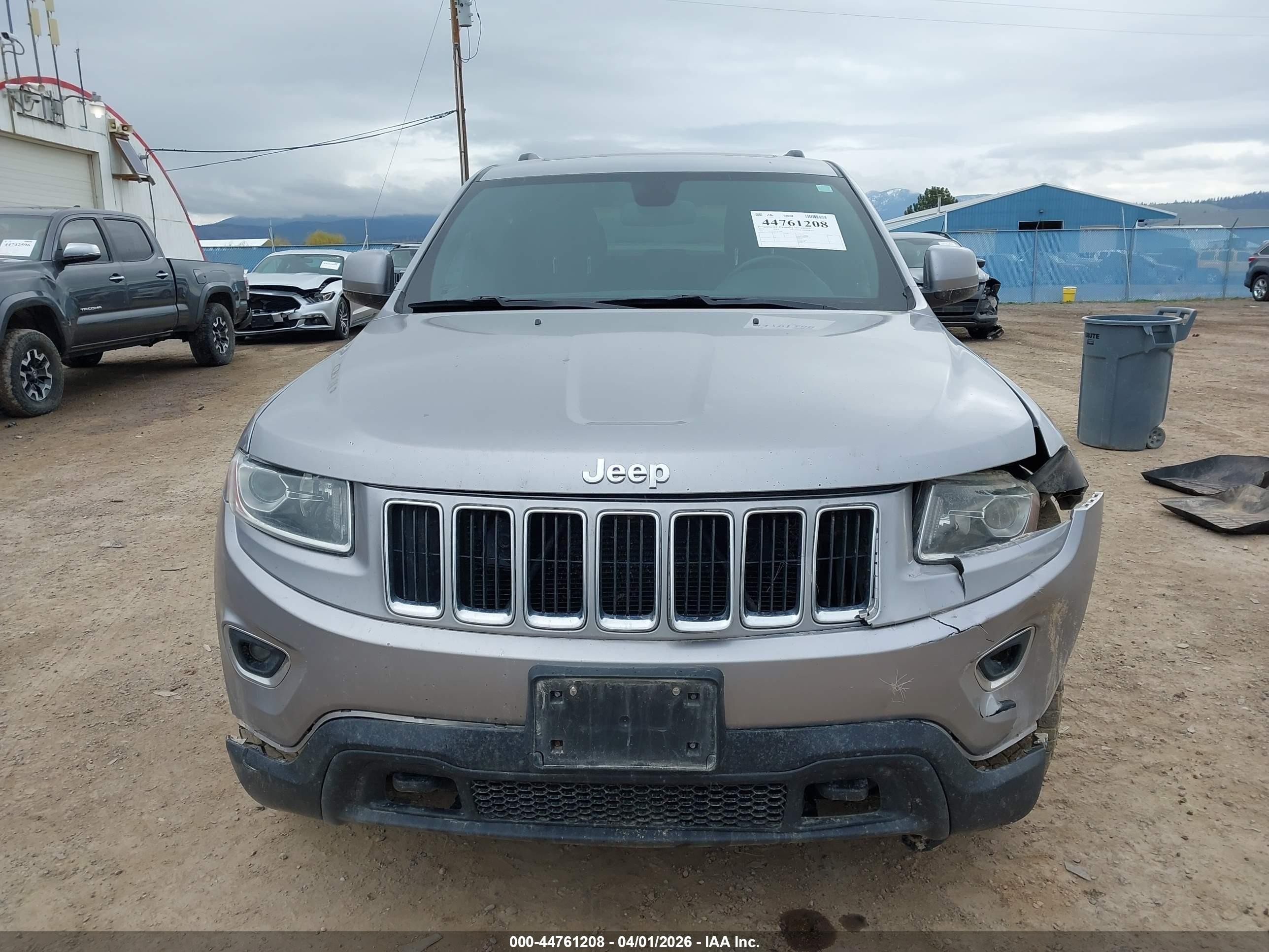 2014 Jeep Grand Cherokee Laredo Серебряный vin: 1C4RJFAG1EC414090