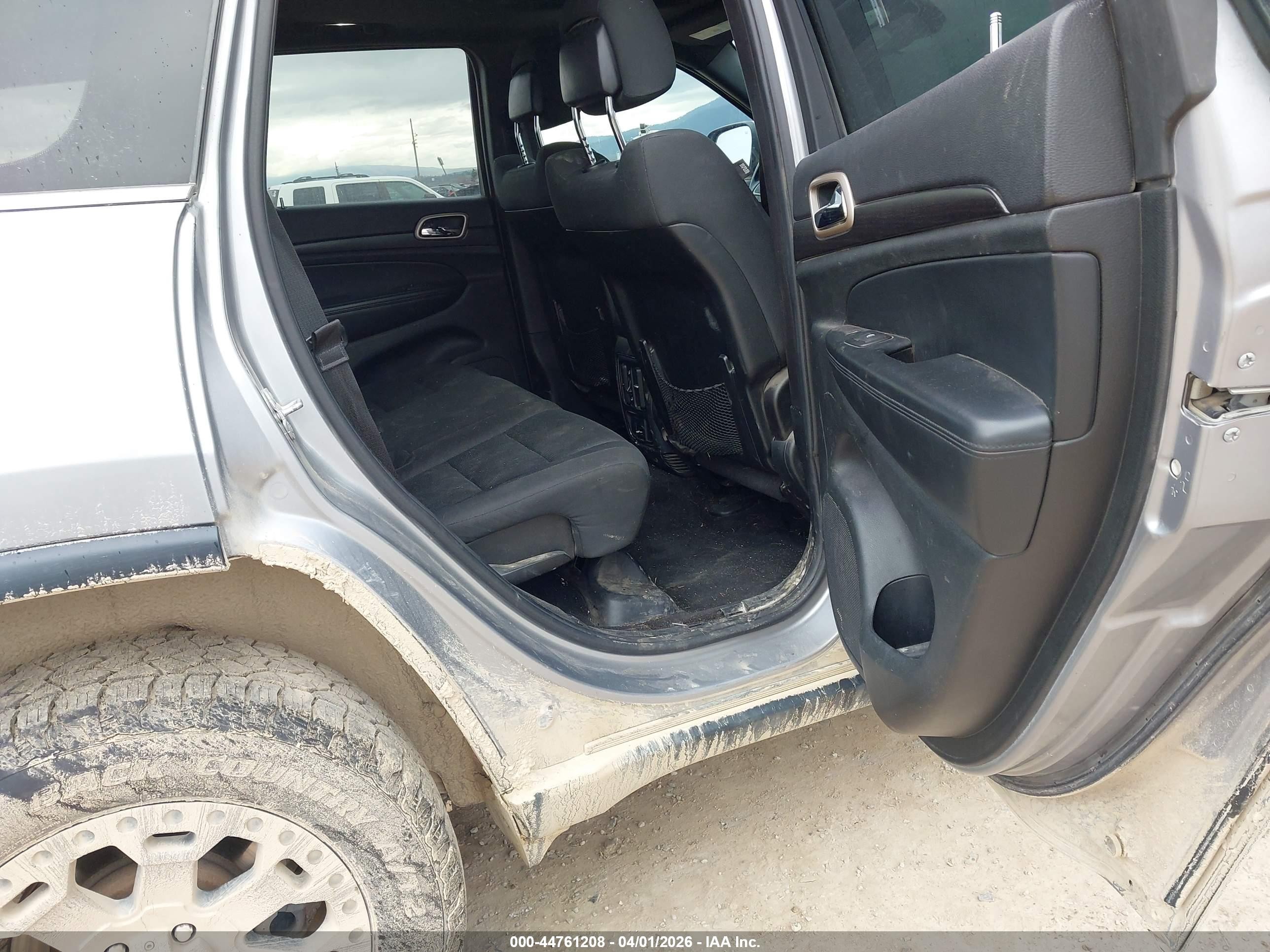 2014 Jeep Grand Cherokee Laredo Серебряный vin: 1C4RJFAG1EC414090