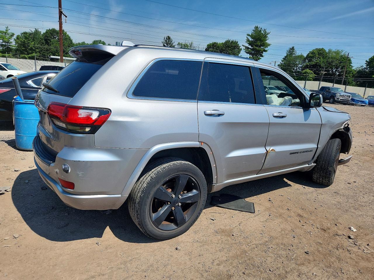 2015 Jeep Grand Cherokee Laredo Silver vin: 1C4RJFAG1FC206115