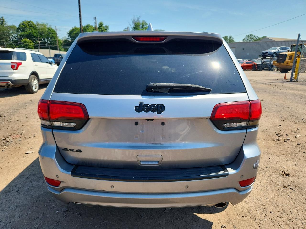2015 Jeep Grand Cherokee Laredo Silver vin: 1C4RJFAG1FC206115