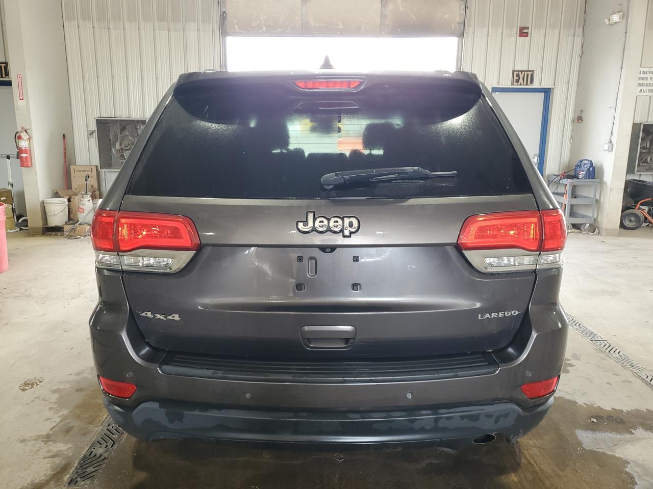 2015 Jeep Grand Cherokee Laredo Gray vin: 1C4RJFAG1FC212433 Damage: Rear Bumper, Multiple Scratches Heavy, 2