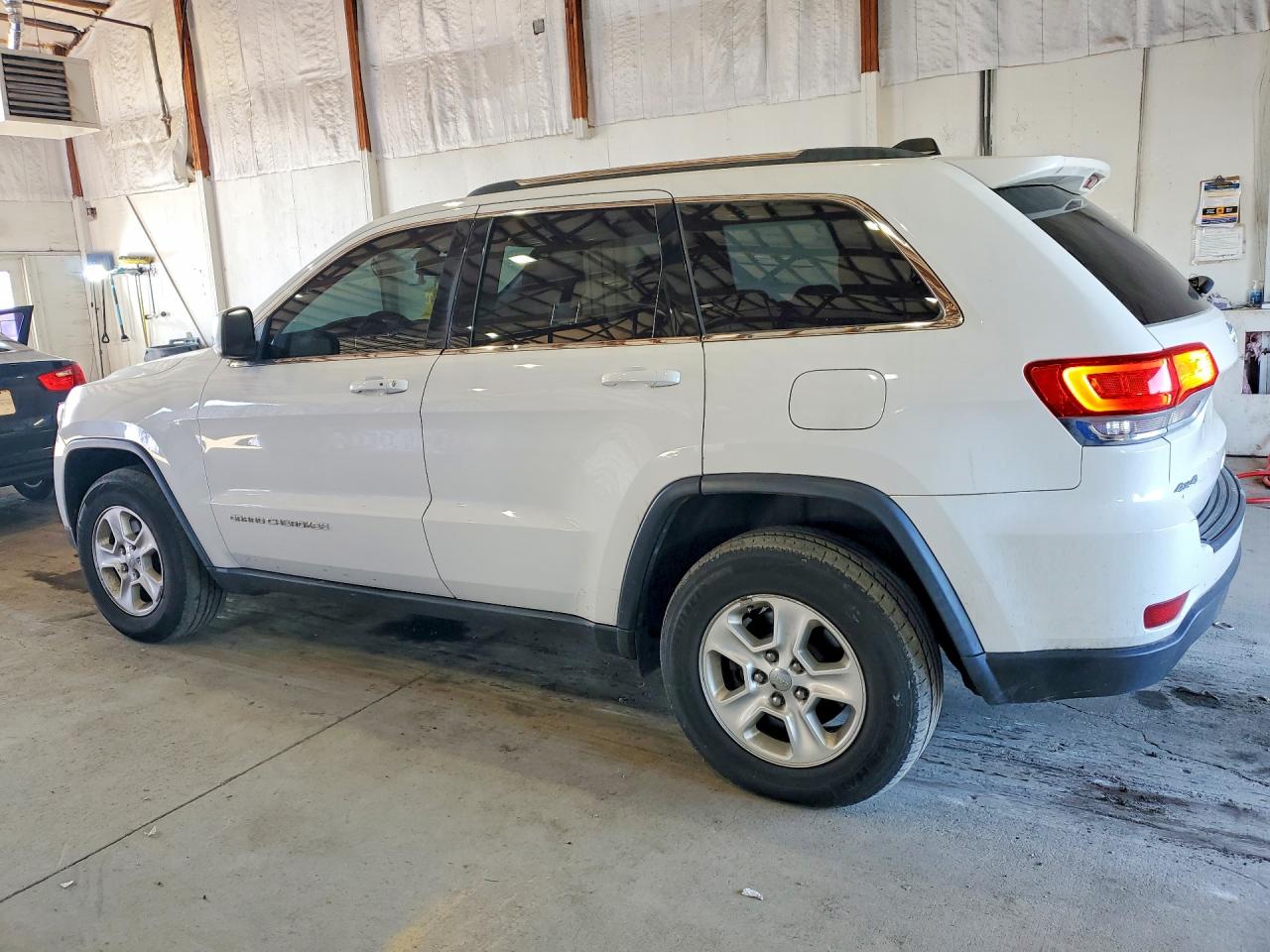 2015 Jeep Grand Cherokee Laredo White vin: 1C4RJFAG1FC227305