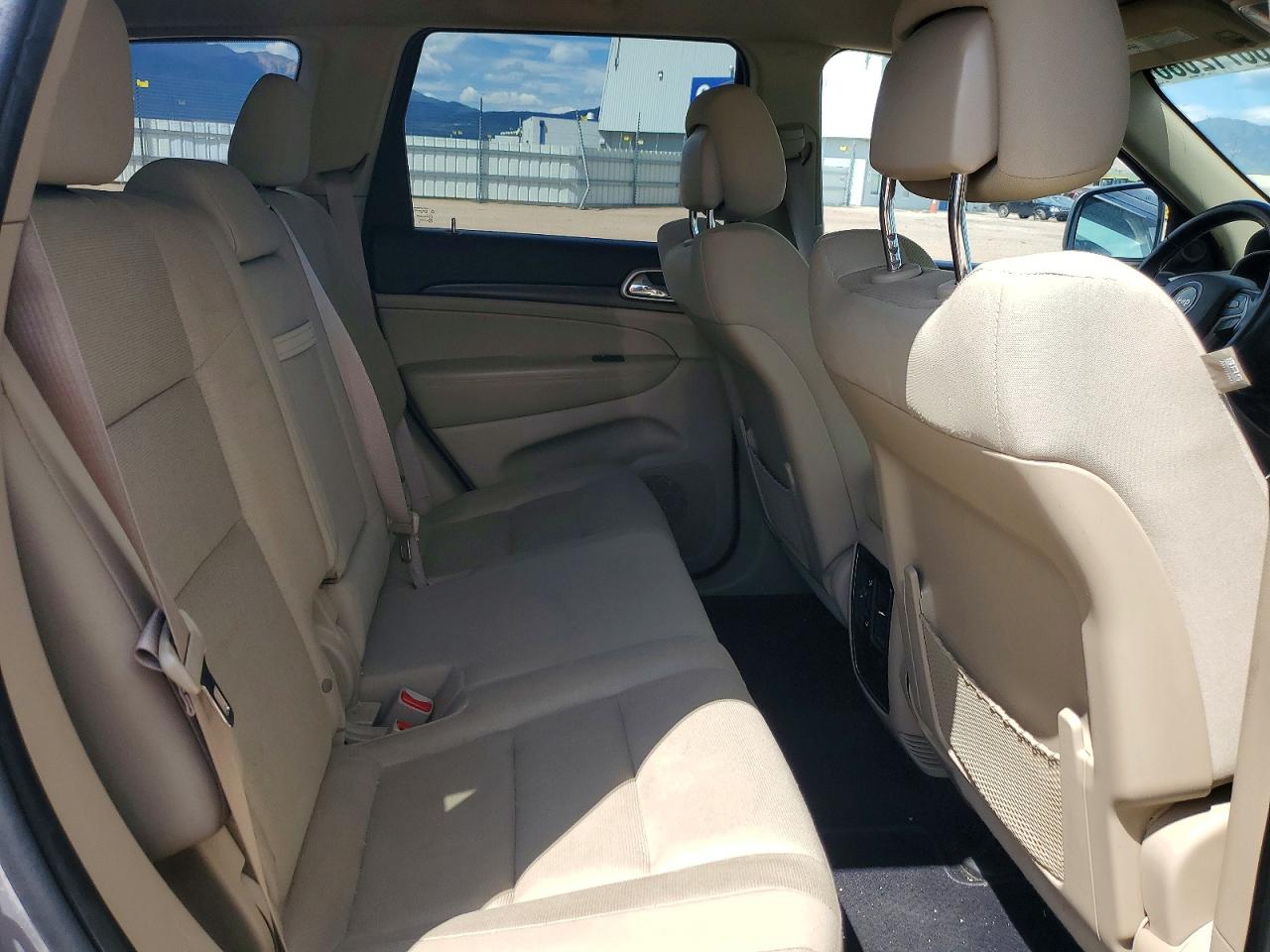 2015 Jeep Grand Cherokee Laredo Silver vin: 1C4RJFAG1FC631110