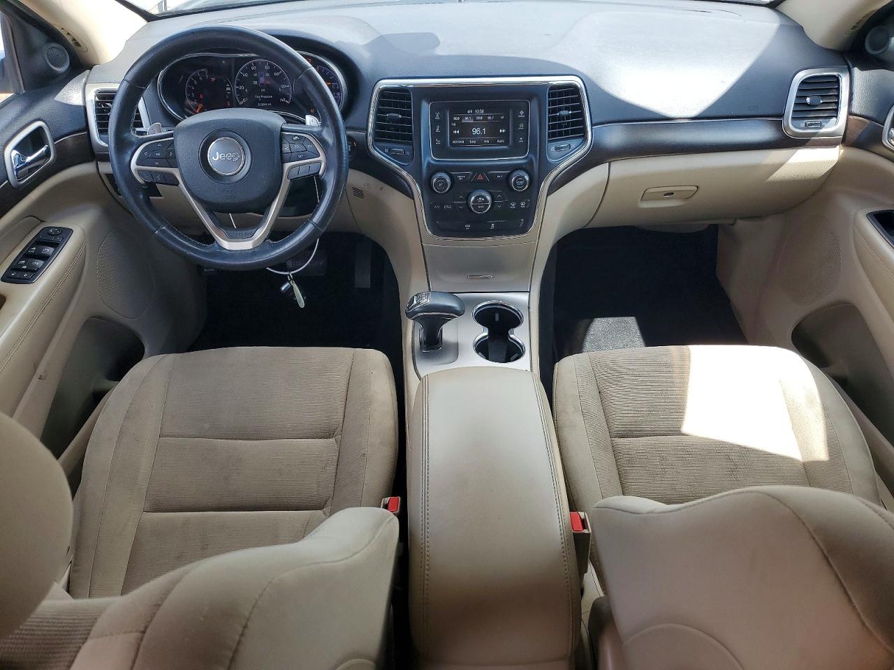 2015 Jeep Grand Cherokee Laredo Silver vin: 1C4RJFAG1FC631110