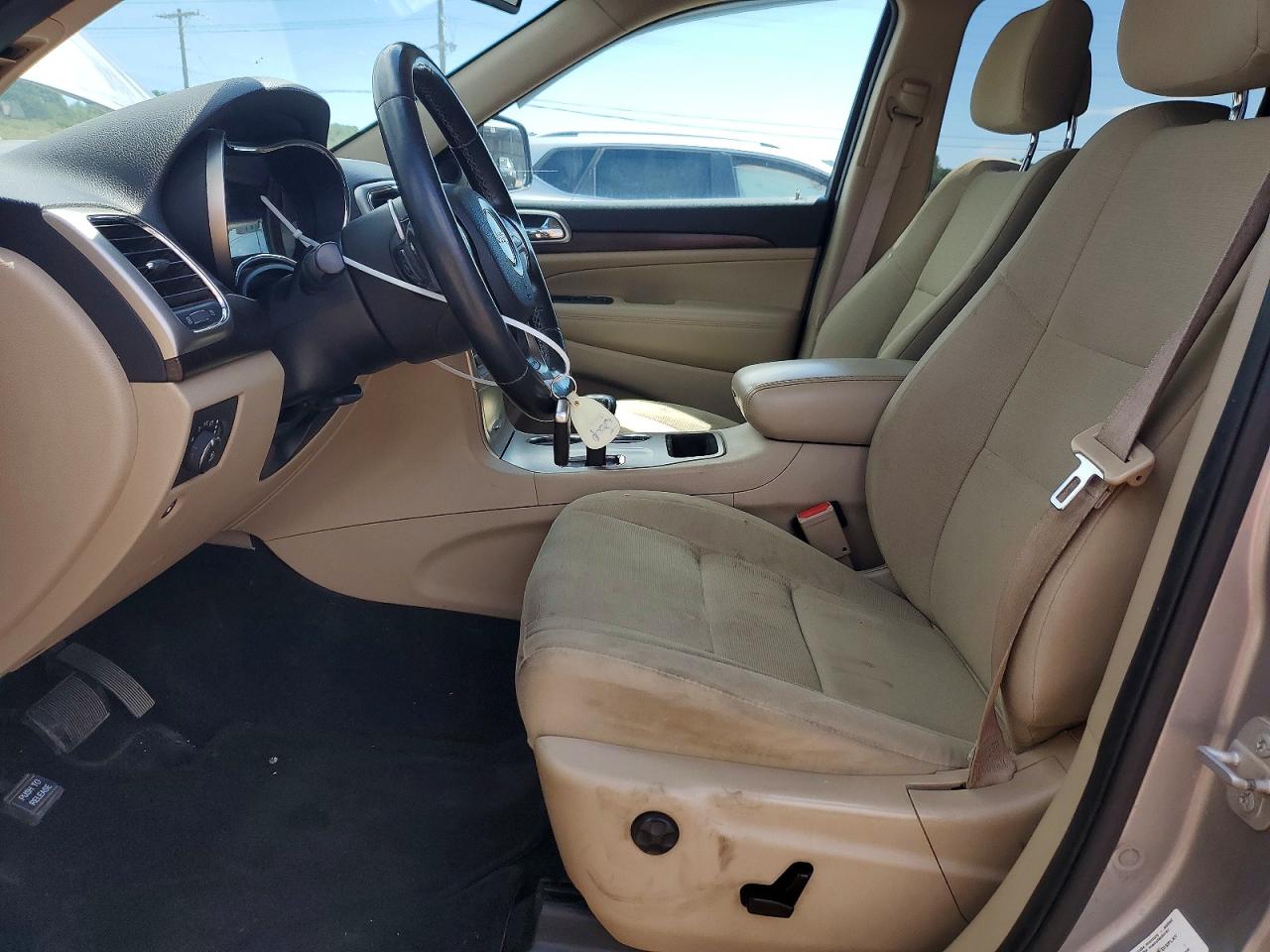 2015 Jeep Grand Cherokee Laredo Silver vin: 1C4RJFAG1FC631110