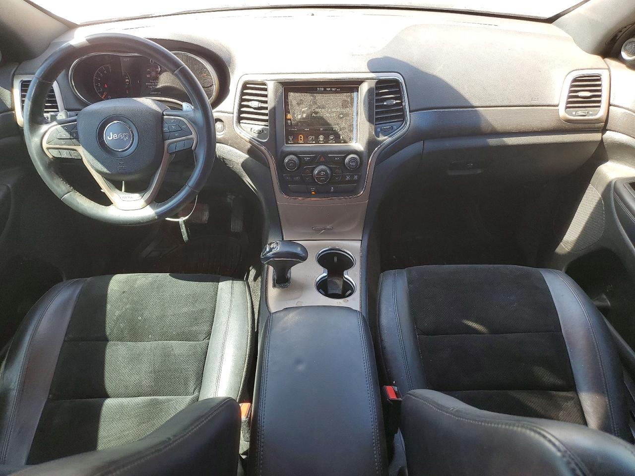 2015 Jeep Grand Cherokee Laredo Серебряный vin: 1C4RJFAG1FC637084