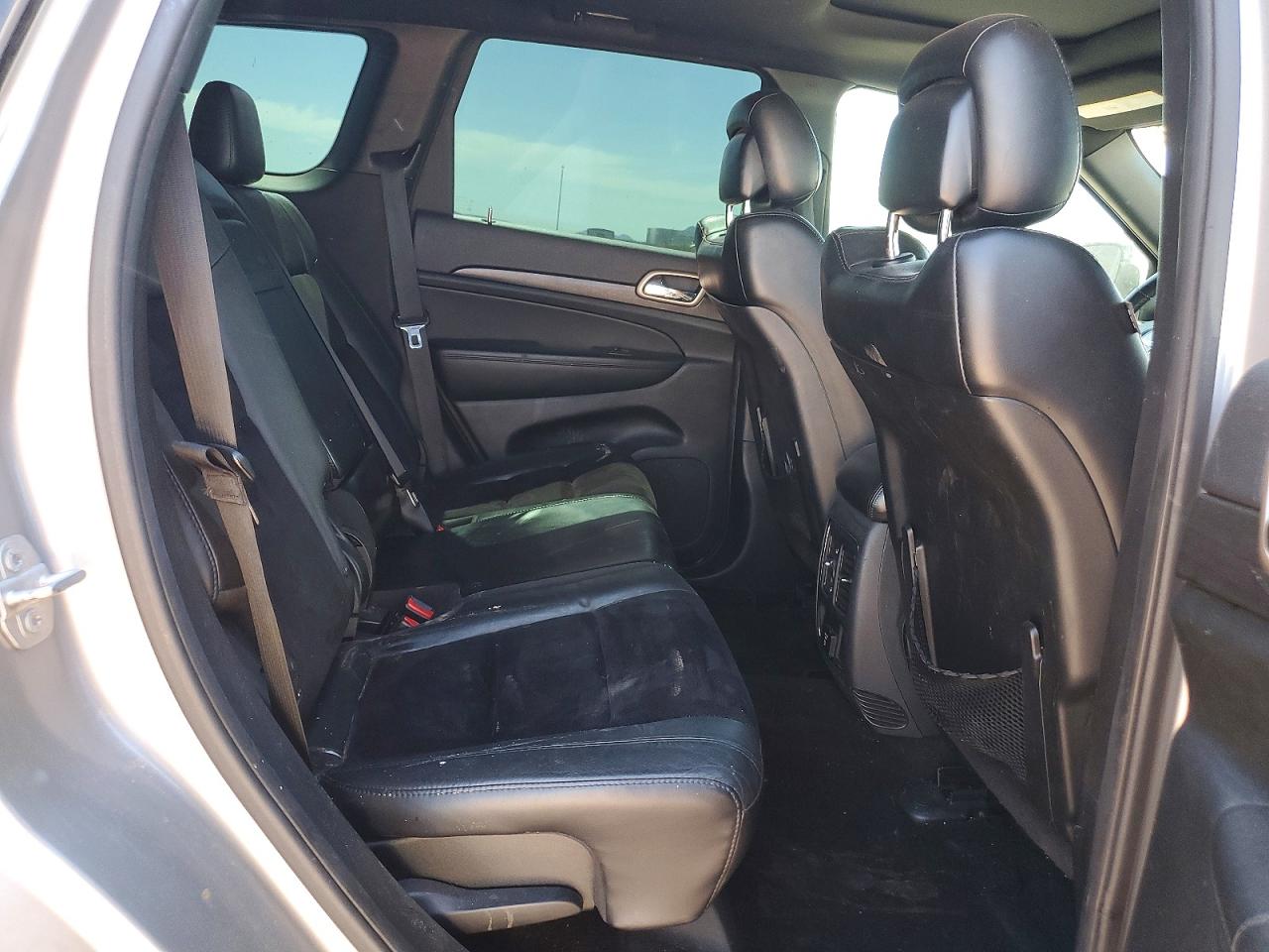 2015 Jeep Grand Cherokee Laredo Серебряный vin: 1C4RJFAG1FC637084