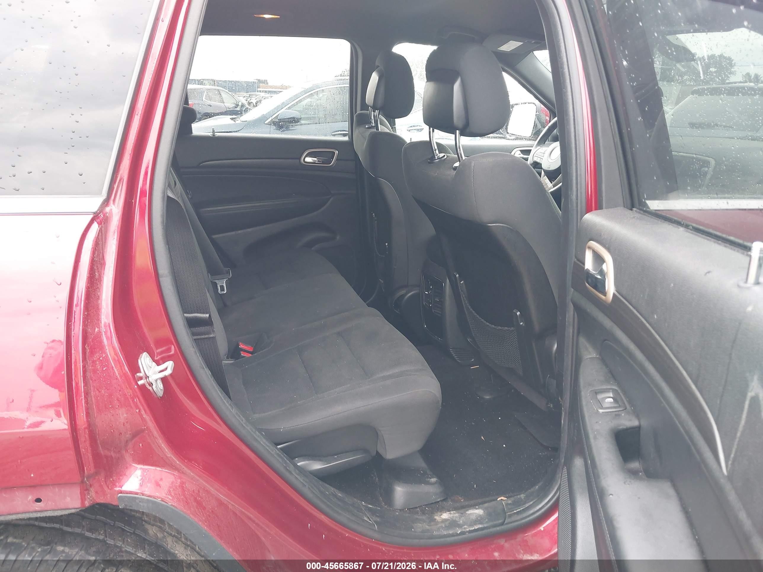 2015 Jeep Grand Cherokee Laredo Red vin: 1C4RJFAG1FC675656