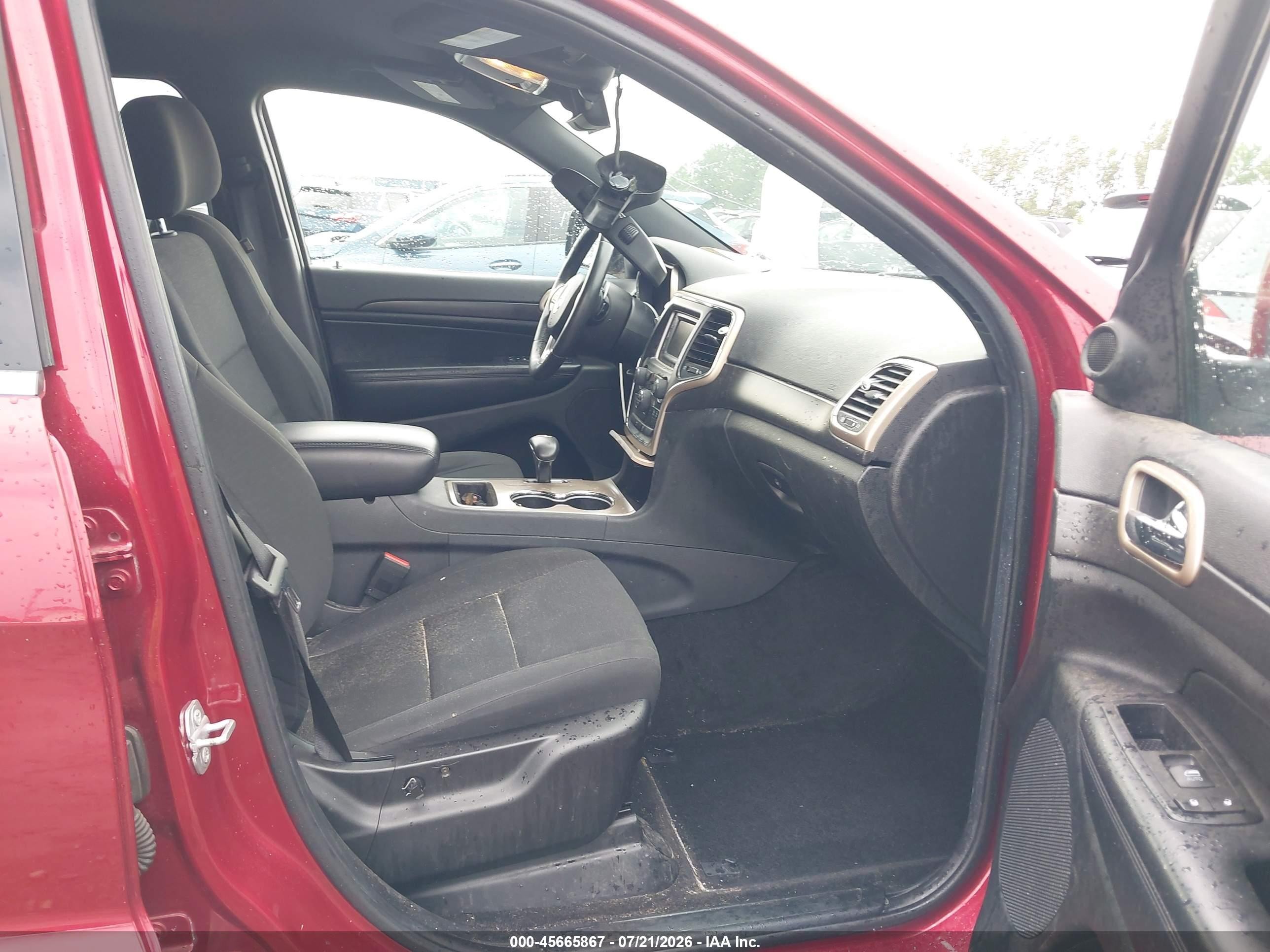2015 Jeep Grand Cherokee Laredo Red vin: 1C4RJFAG1FC675656