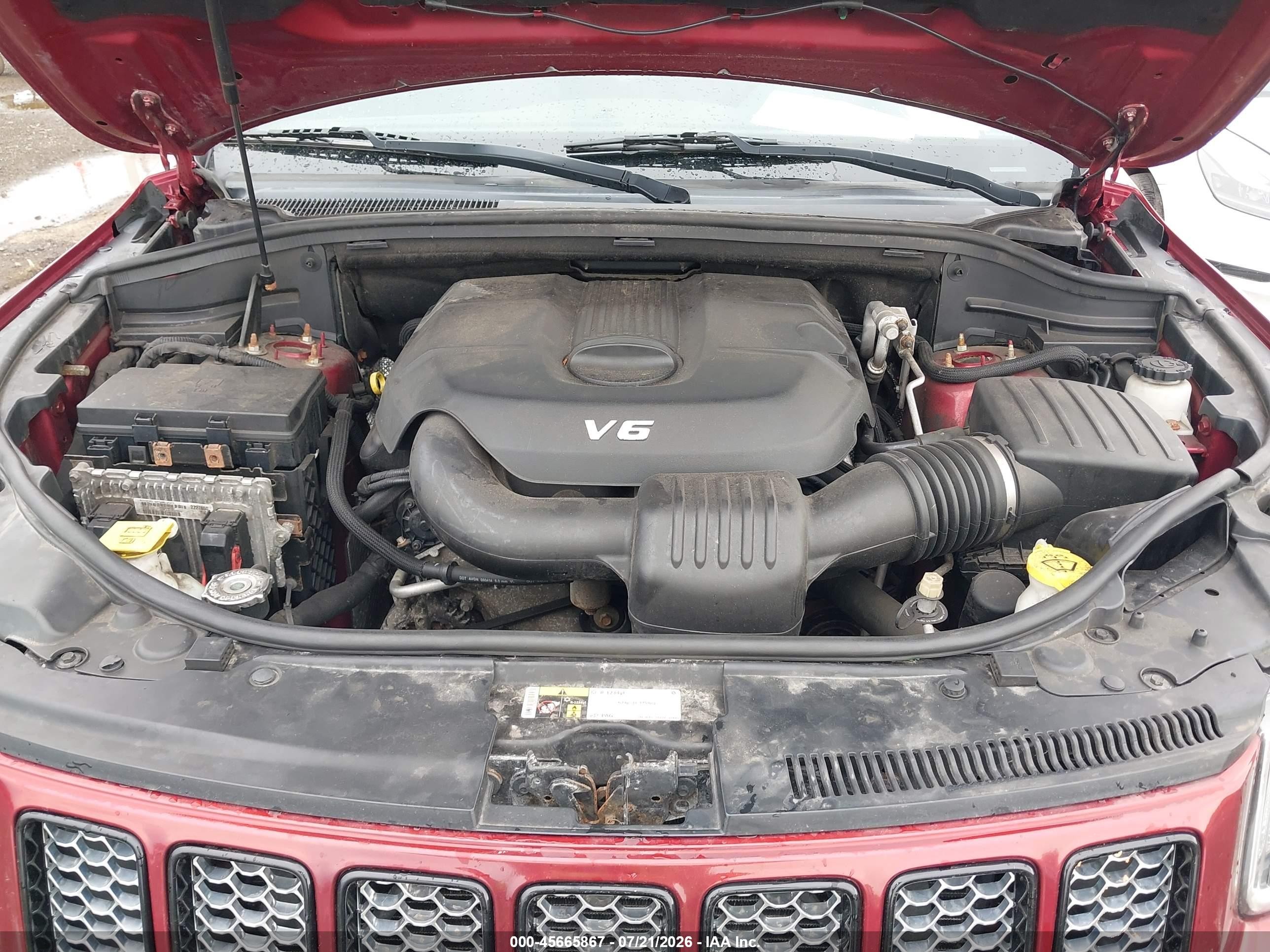 2015 Jeep Grand Cherokee Laredo Red vin: 1C4RJFAG1FC675656