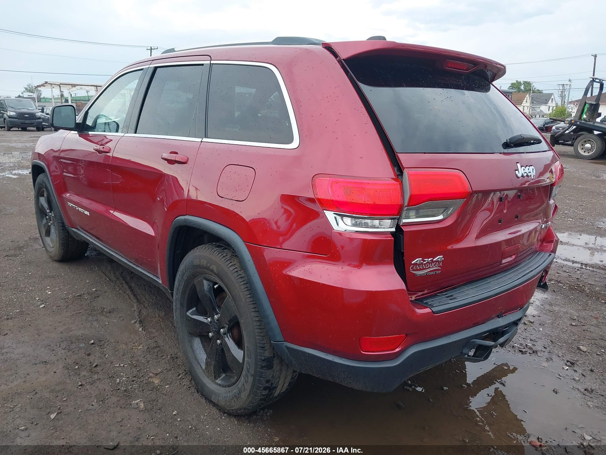 2015 Jeep Grand Cherokee Laredo Red vin: 1C4RJFAG1FC675656