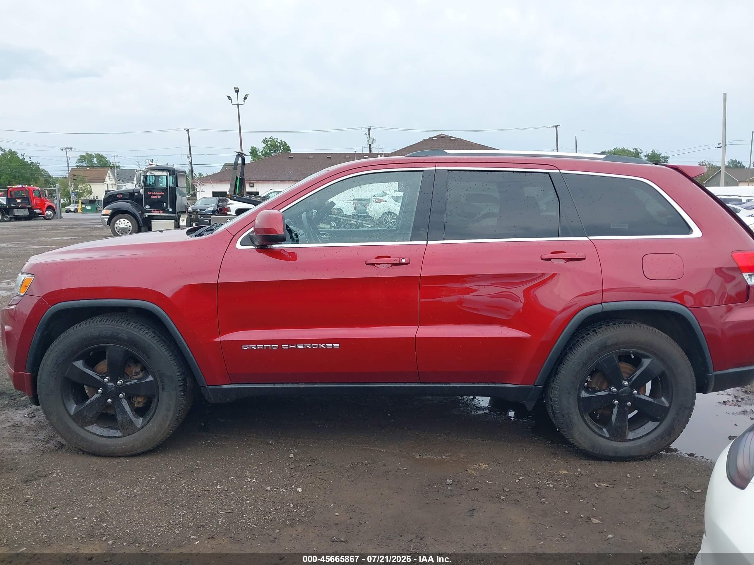2015 Jeep Grand Cherokee Laredo Red vin: 1C4RJFAG1FC675656