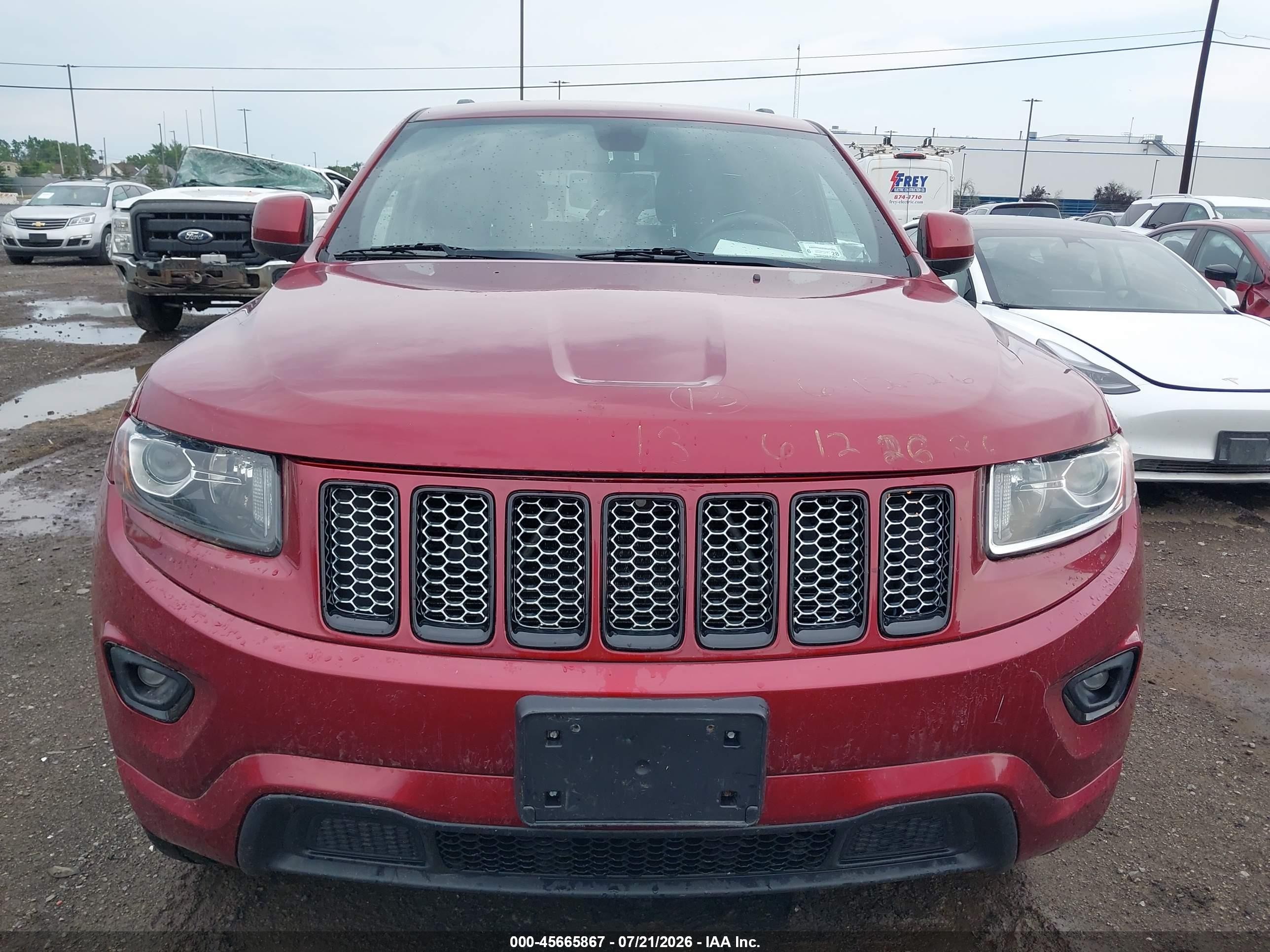 2015 Jeep Grand Cherokee Laredo Red vin: 1C4RJFAG1FC675656