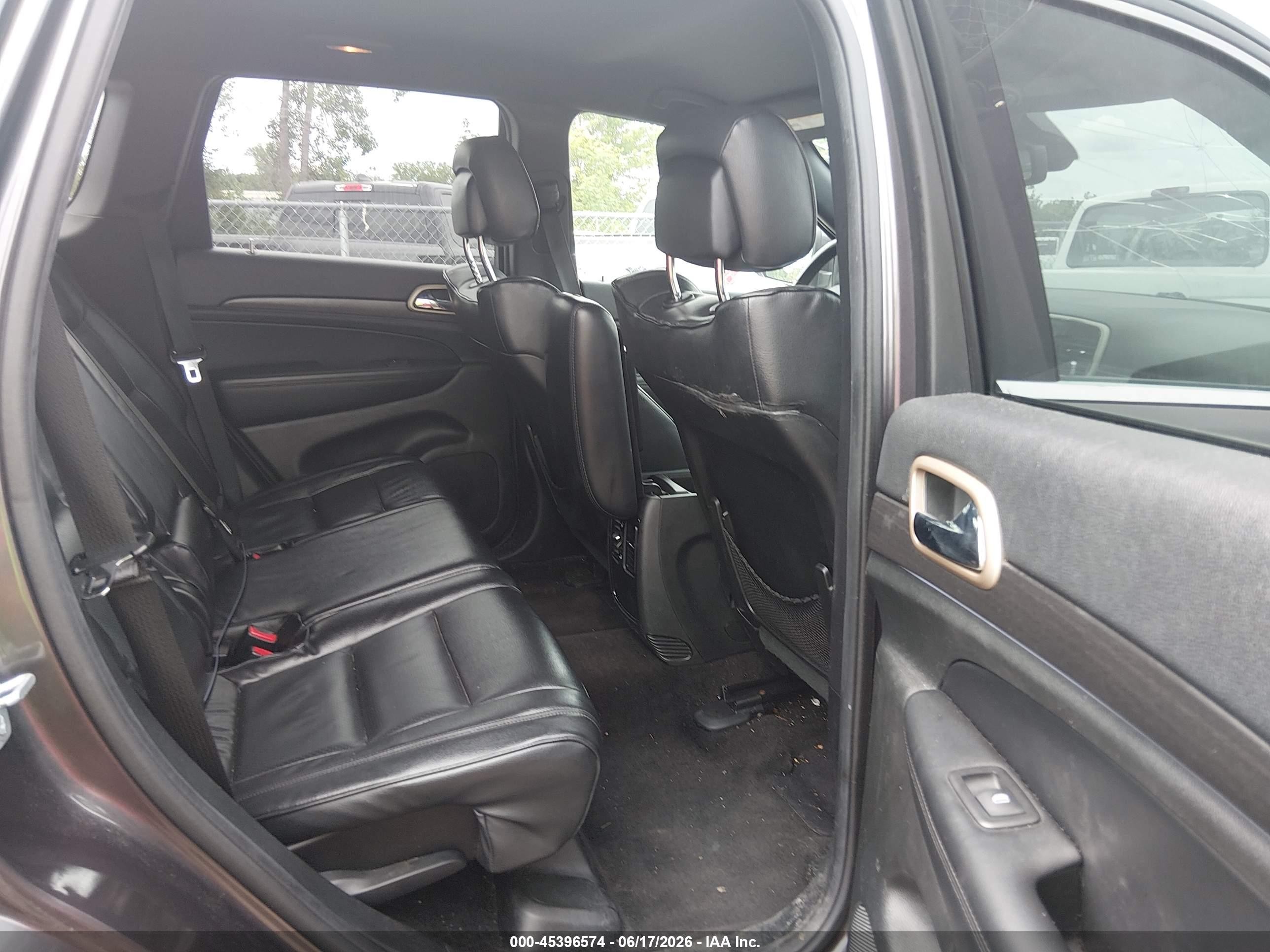 2015 Jeep Grand Cherokee Laredo Gray vin: 1C4RJFAG1FC736391