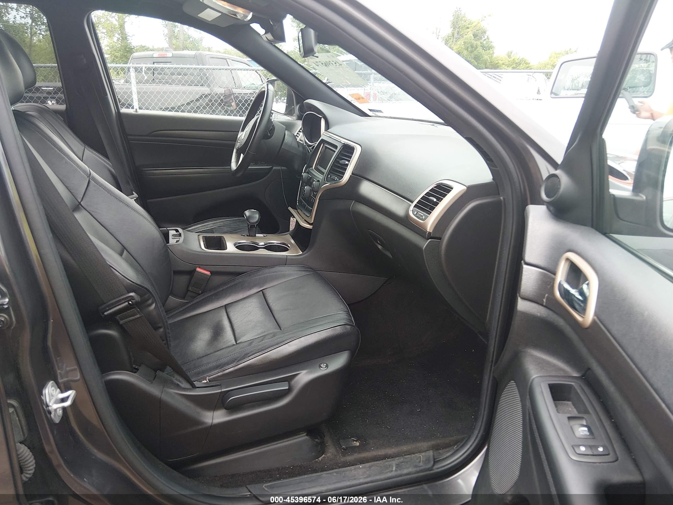 2015 Jeep Grand Cherokee Laredo Gray vin: 1C4RJFAG1FC736391