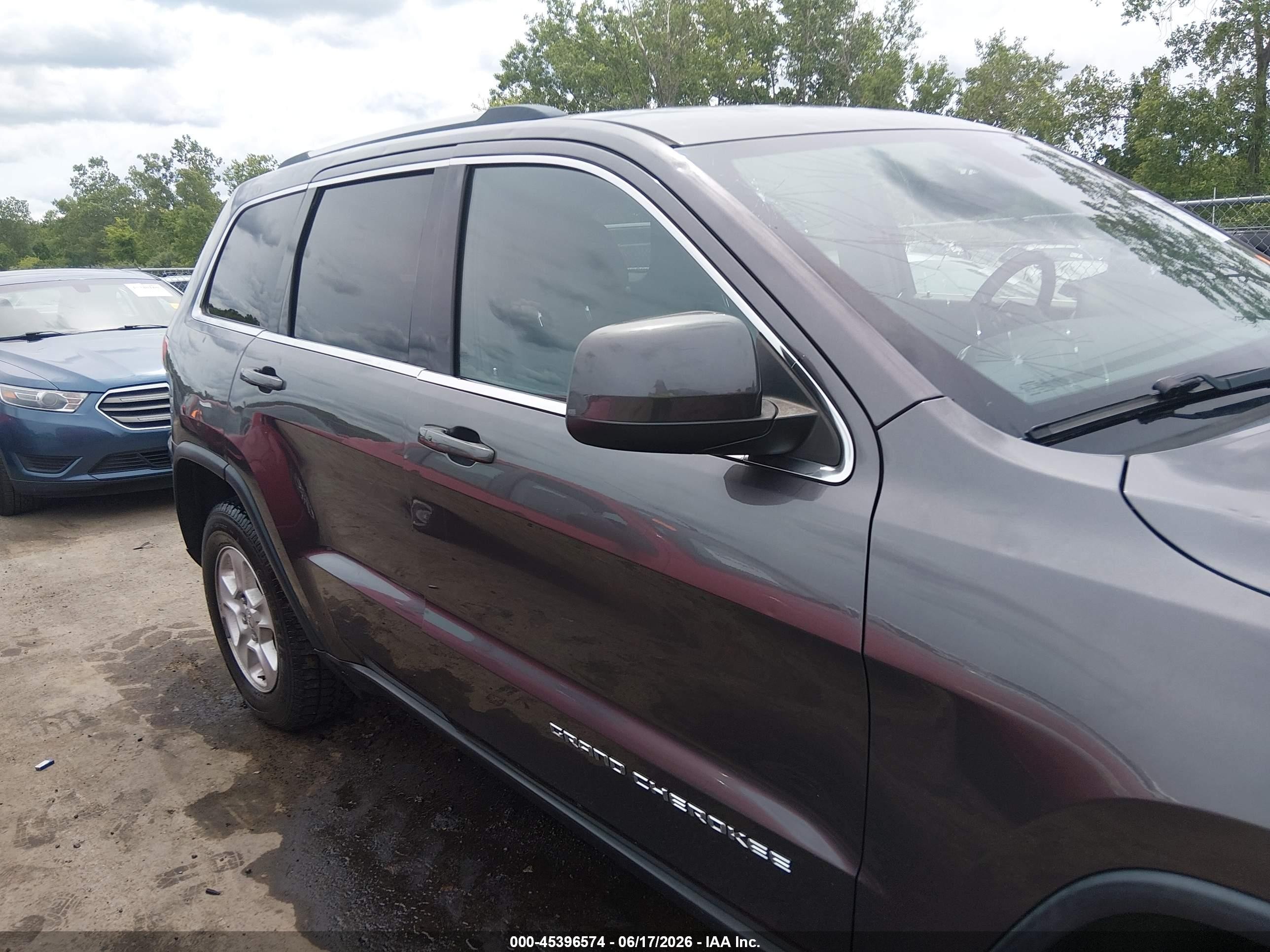 2015 Jeep Grand Cherokee Laredo Gray vin: 1C4RJFAG1FC736391