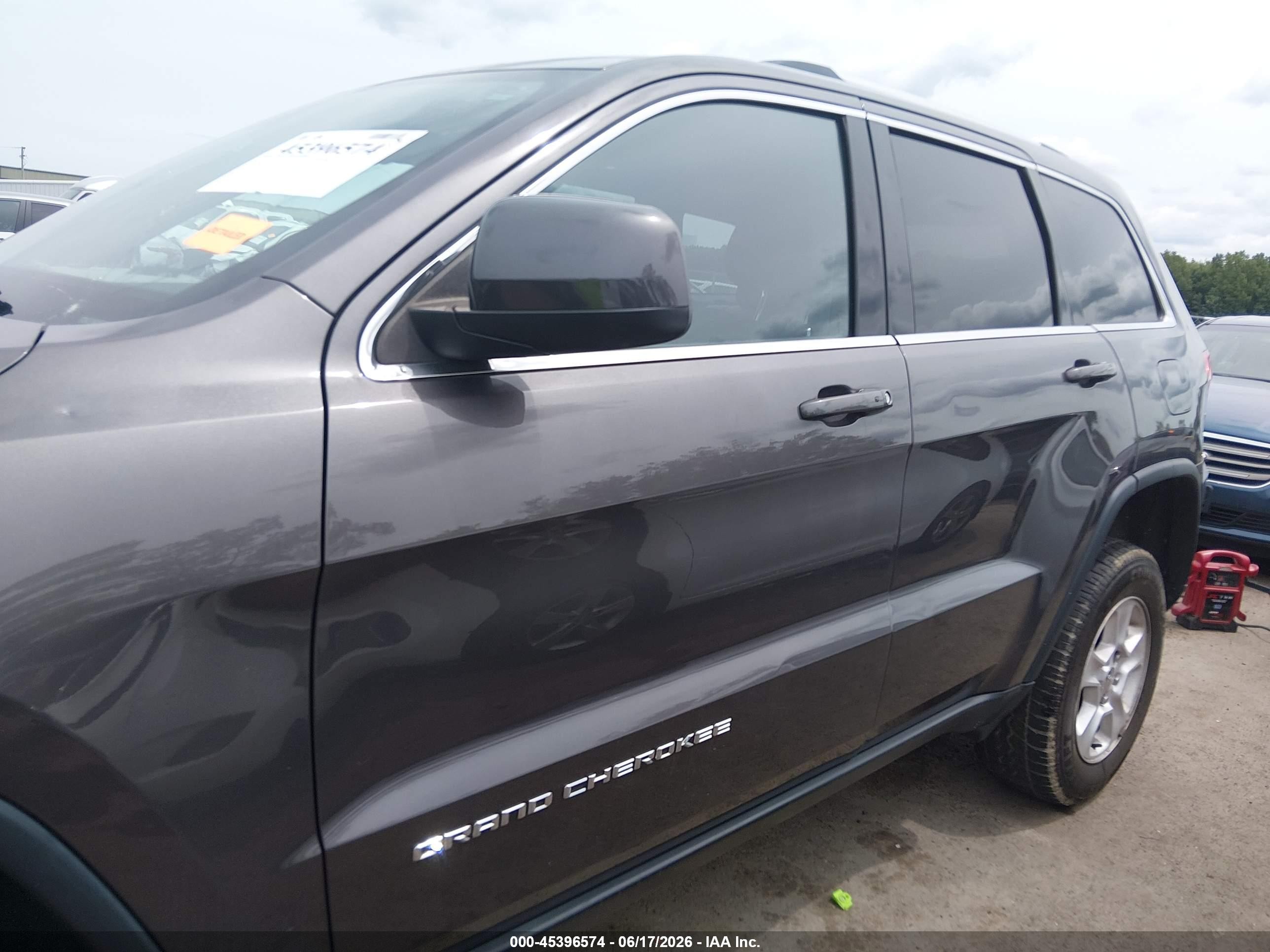 2015 Jeep Grand Cherokee Laredo Gray vin: 1C4RJFAG1FC736391