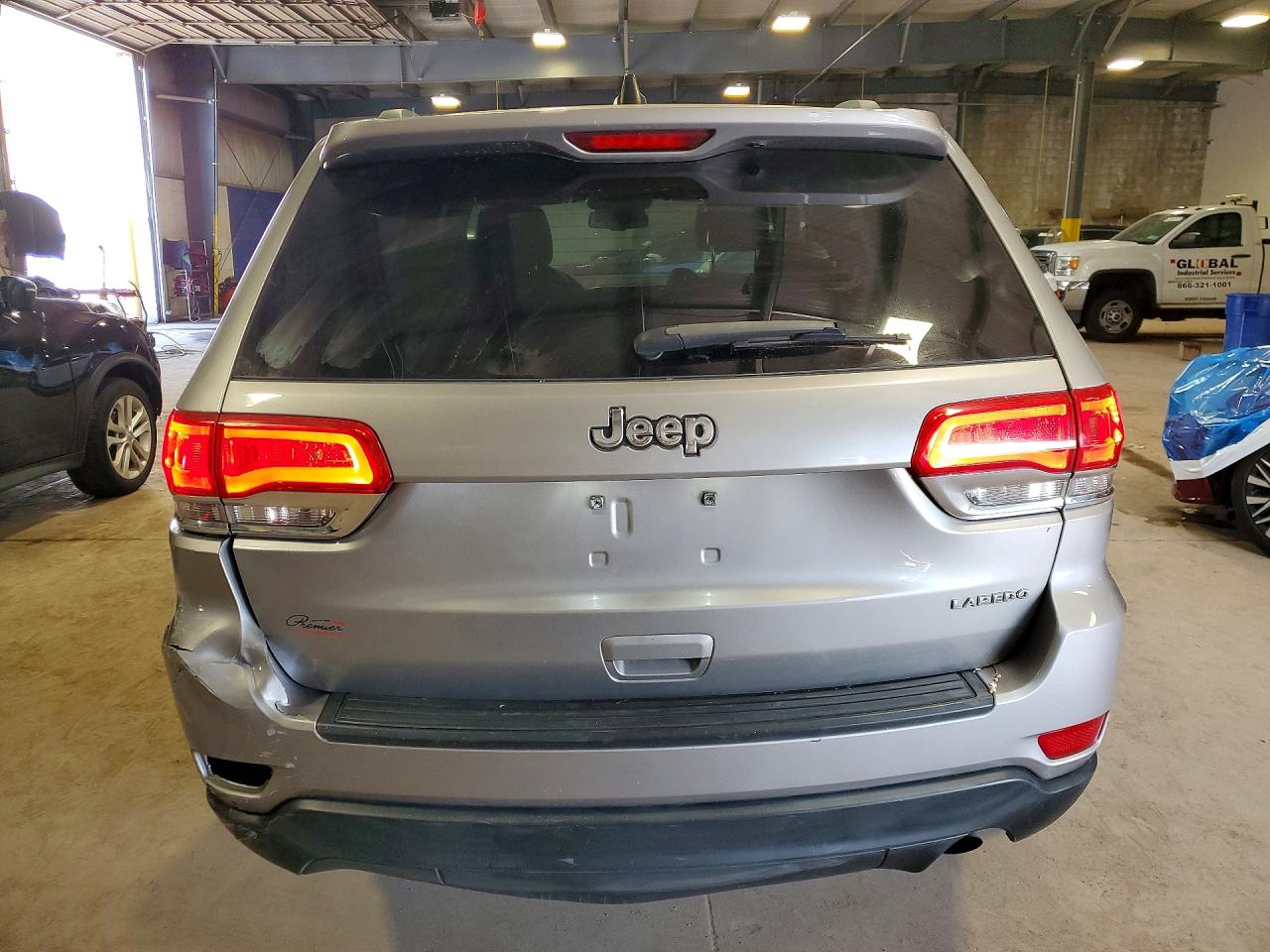 2015 Jeep Grand Cherokee Laredo Silver vin: 1C4RJFAG1FC775501