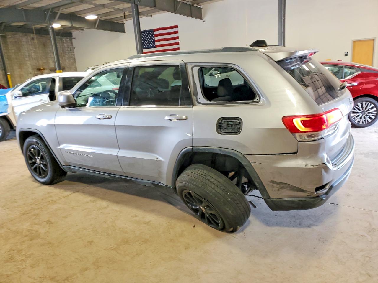 2015 Jeep Grand Cherokee Laredo Silver vin: 1C4RJFAG1FC775501