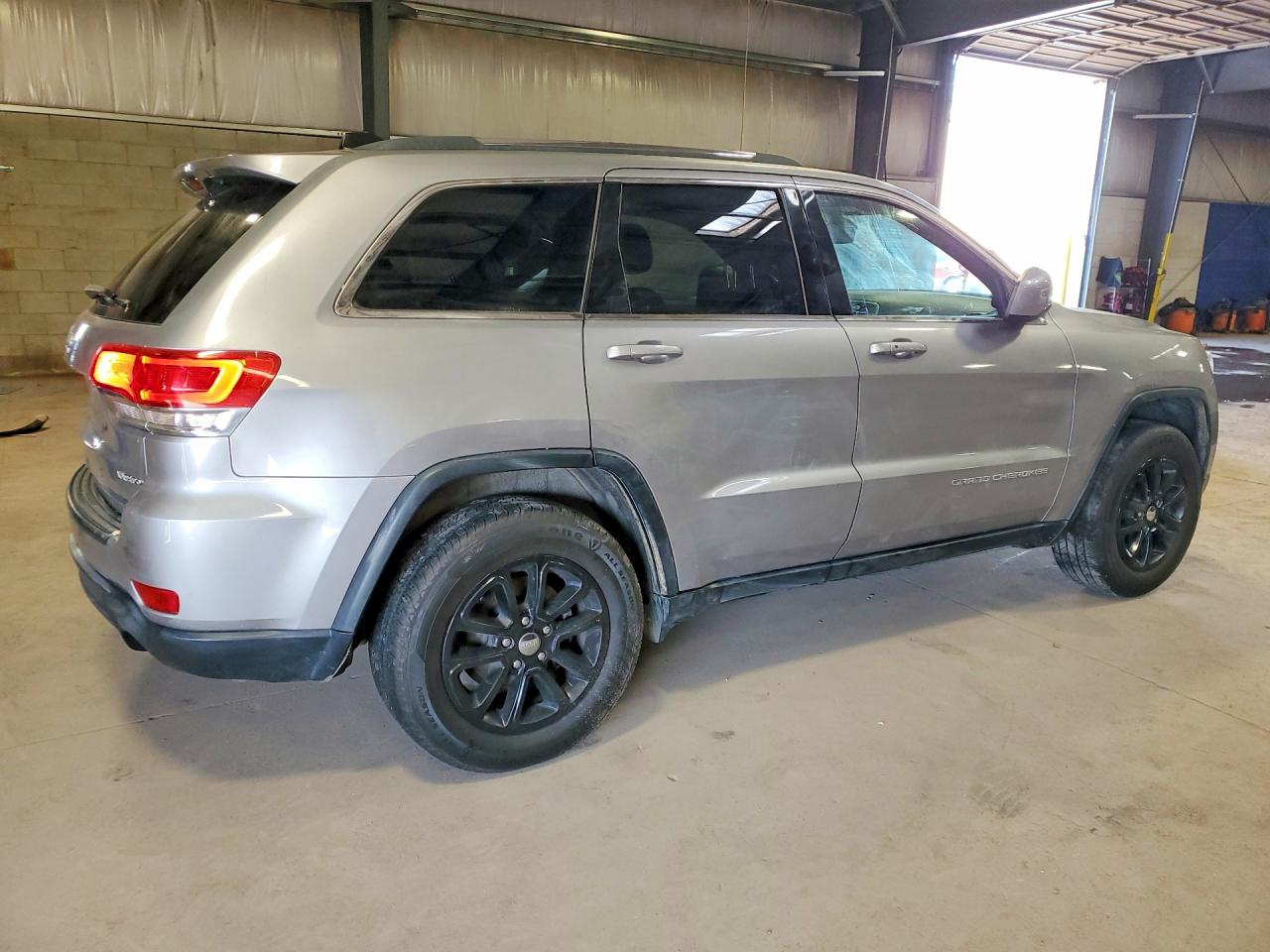 2015 Jeep Grand Cherokee Laredo Silver vin: 1C4RJFAG1FC775501