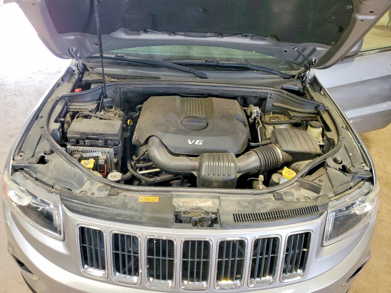 2015 Jeep Grand Cherokee Laredo Silver vin: 1C4RJFAG1FC775501