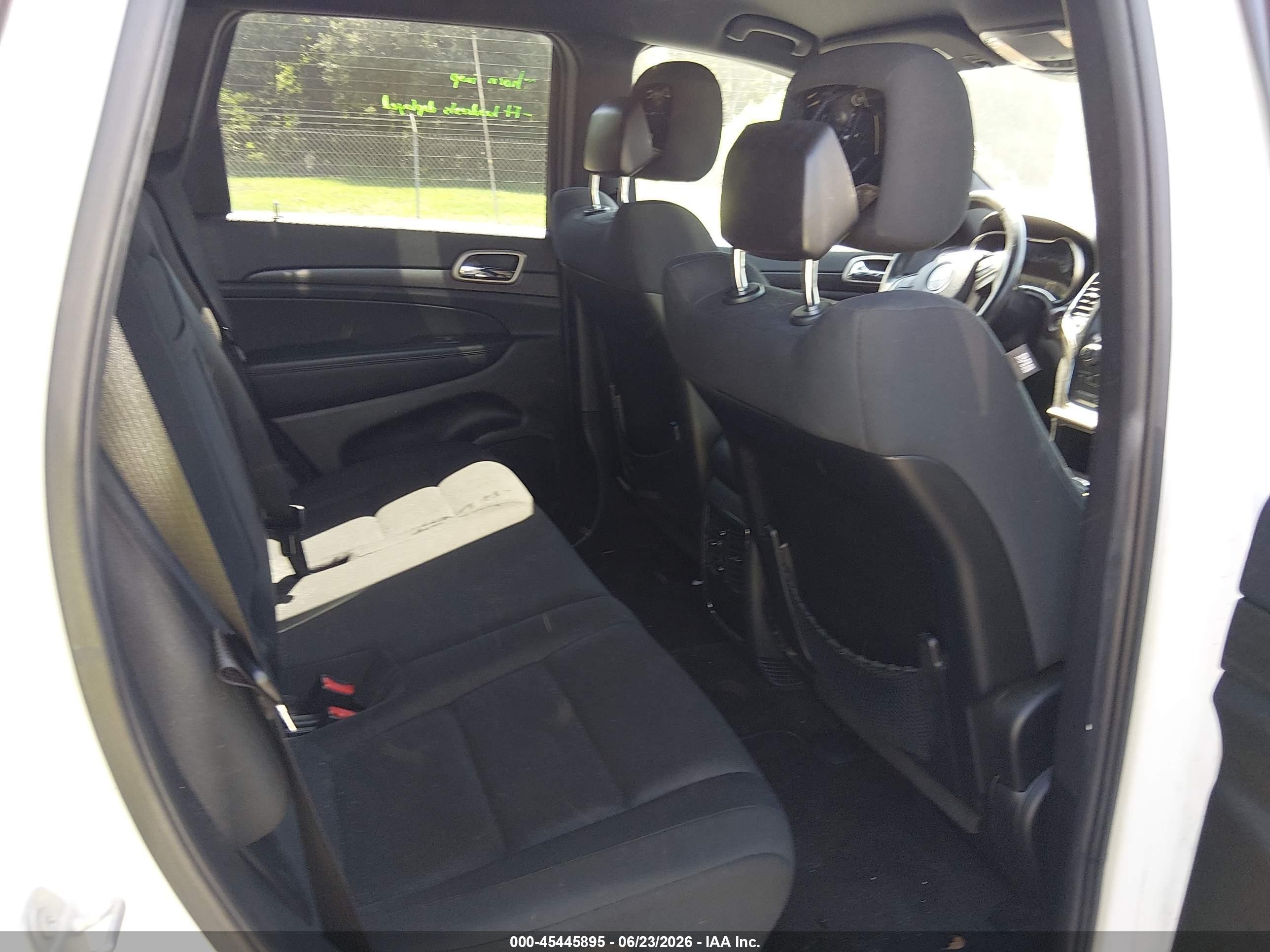 2015 Jeep Grand Cherokee Laredo White vin: 1C4RJFAG1FC791343