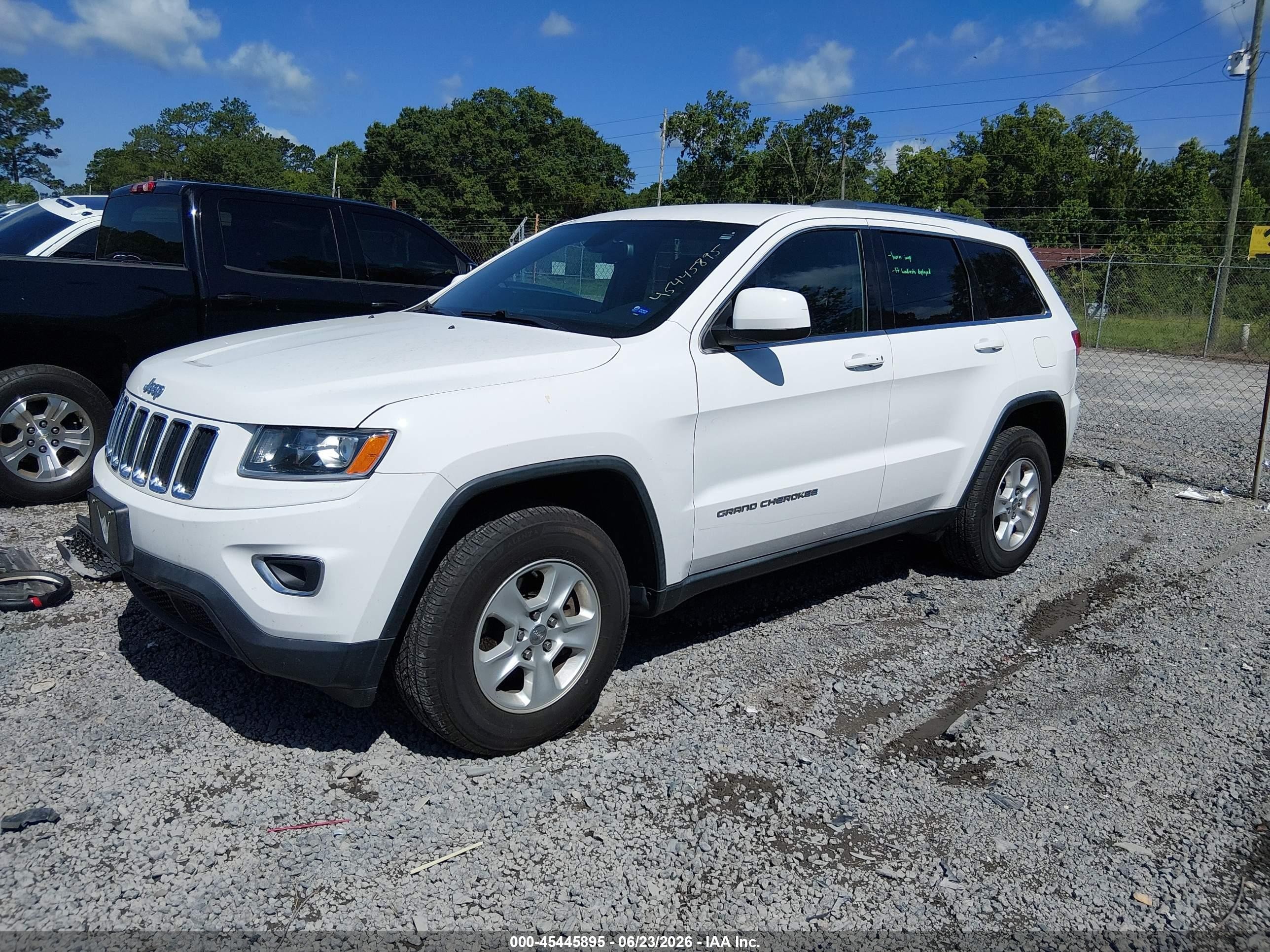 2015 Jeep Grand Cherokee Laredo White vin: 1C4RJFAG1FC791343