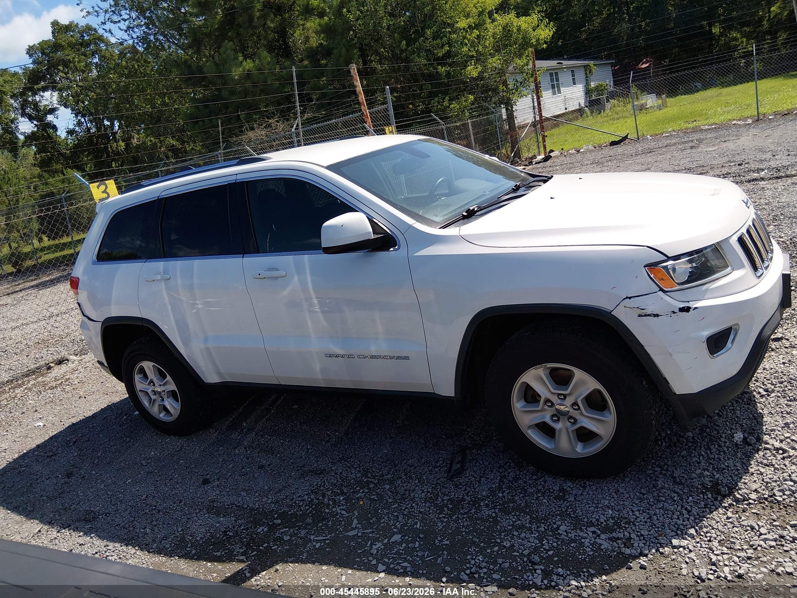 2015 Jeep Grand Cherokee Laredo White vin: 1C4RJFAG1FC791343