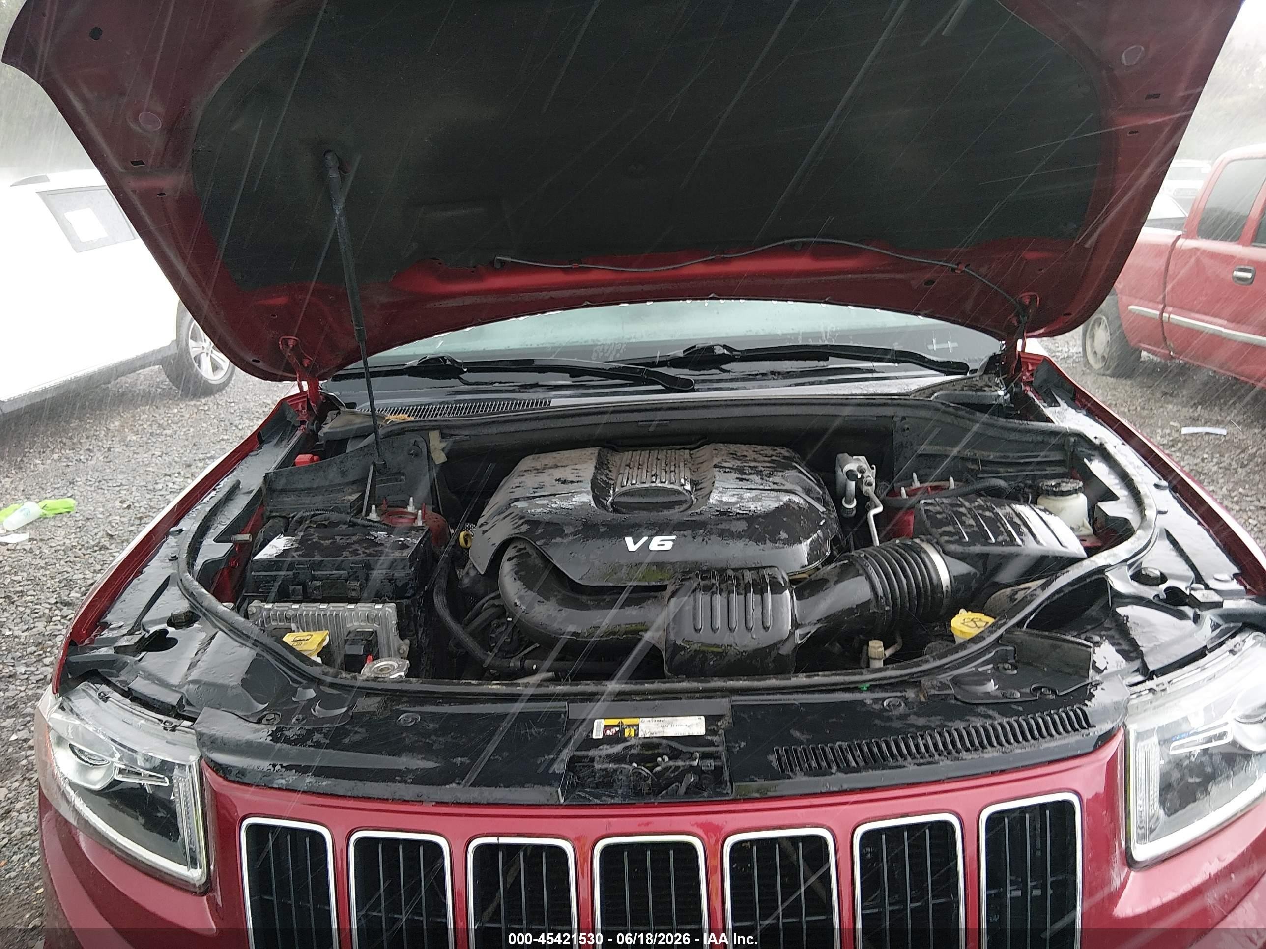 2015 Jeep Grand Cherokee Laredo Red vin: 1C4RJFAG1FC802874