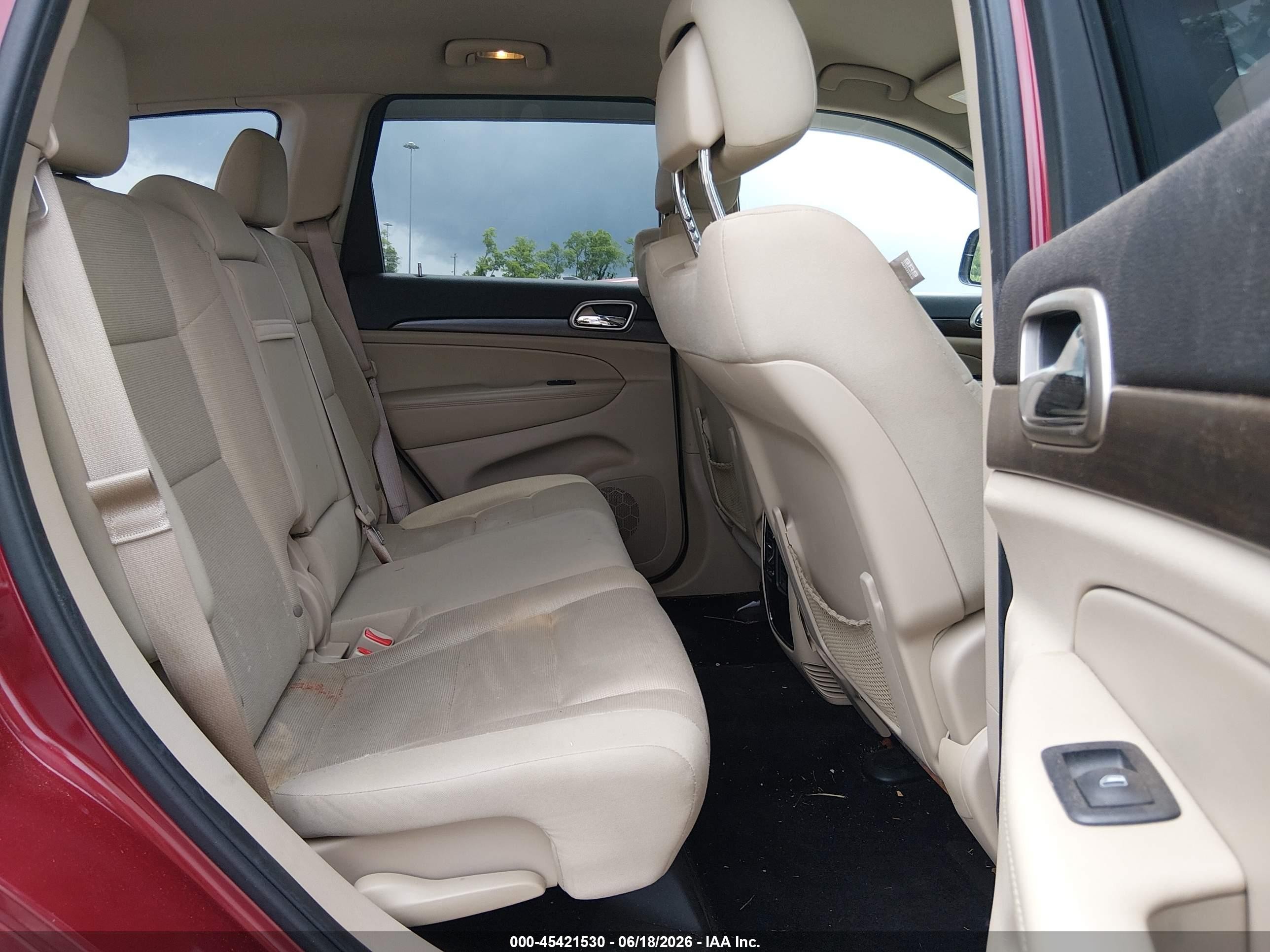 2015 Jeep Grand Cherokee Laredo Red vin: 1C4RJFAG1FC802874