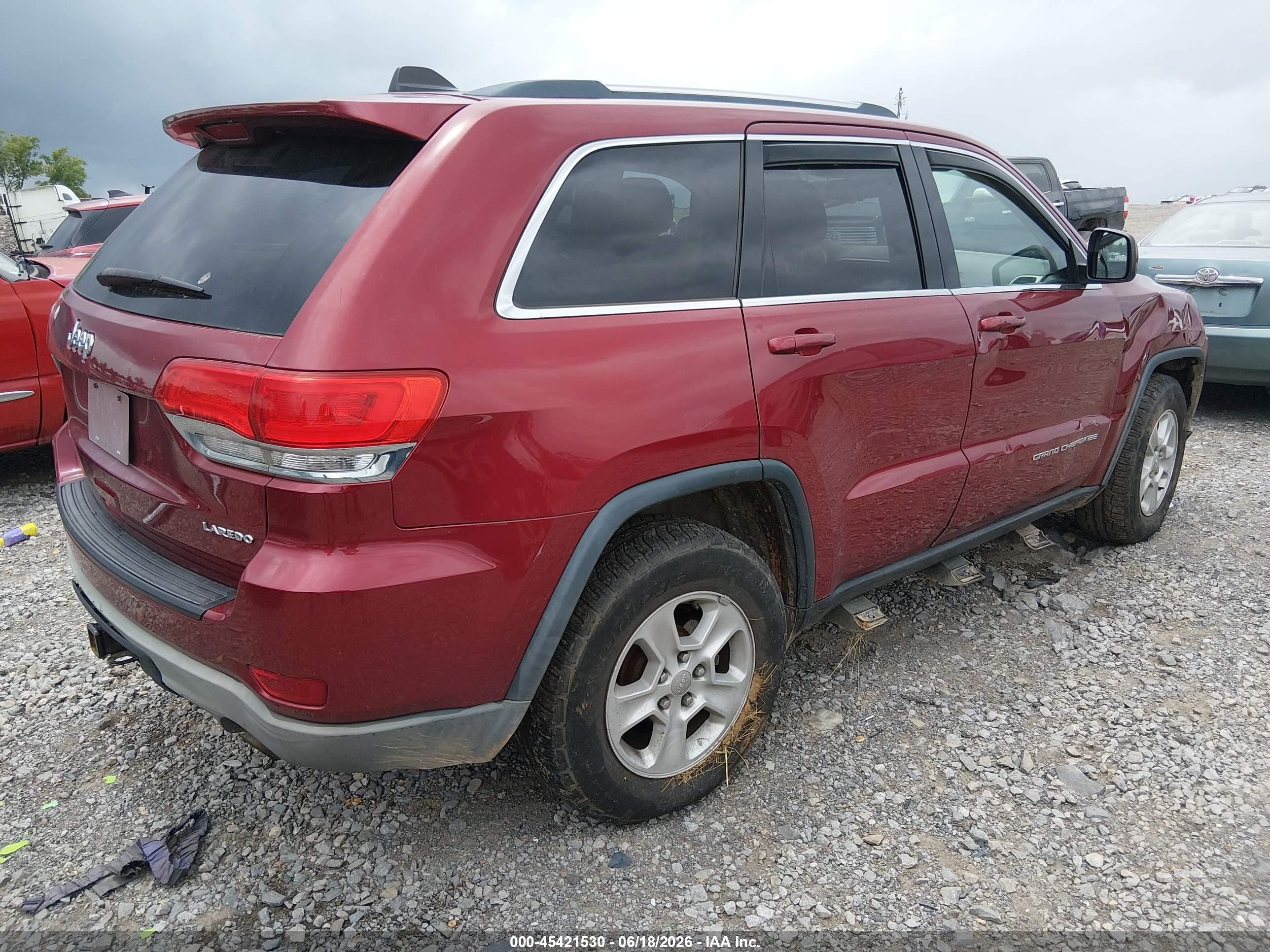 2015 Jeep Grand Cherokee Laredo Red vin: 1C4RJFAG1FC802874