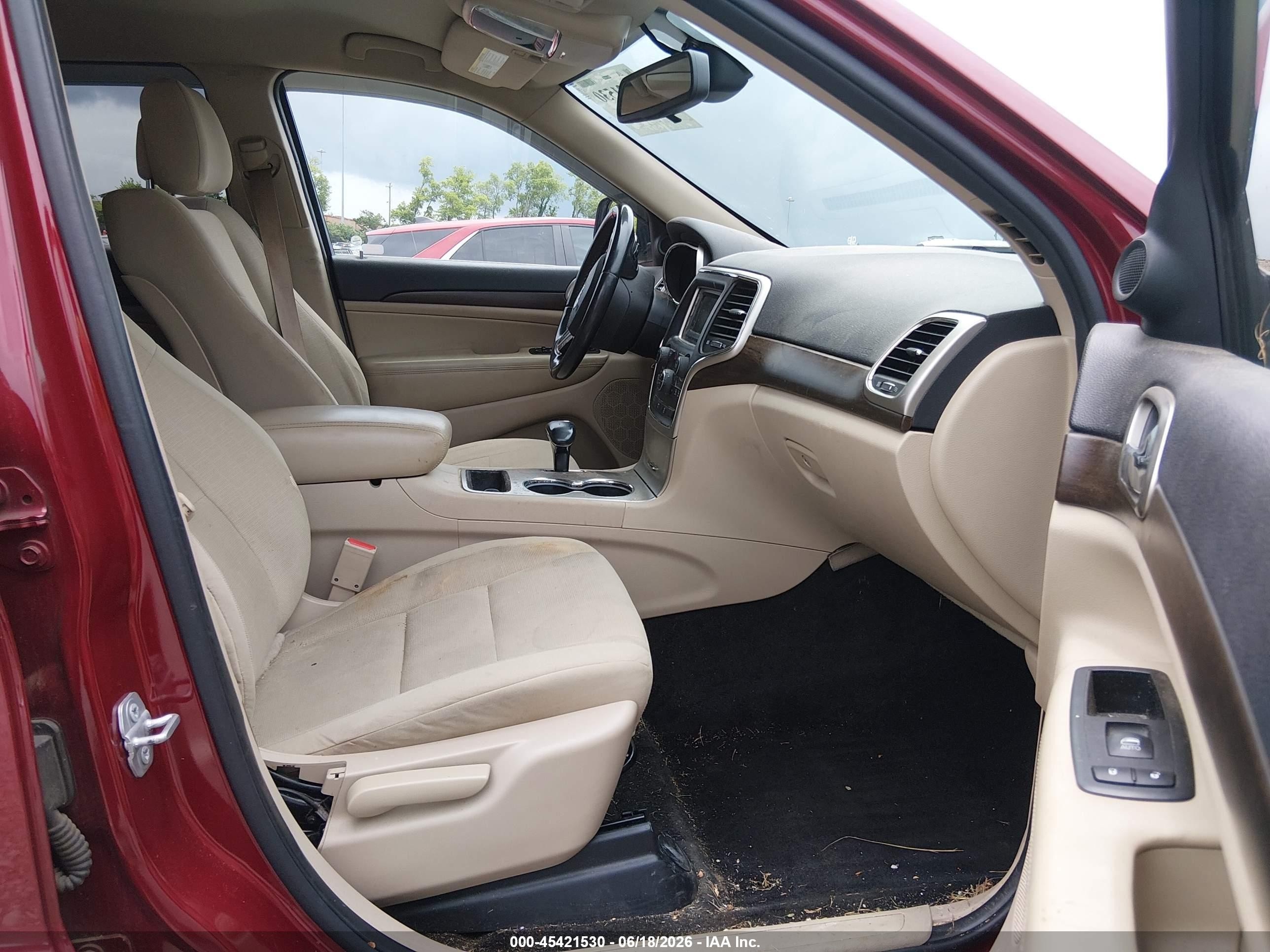 2015 Jeep Grand Cherokee Laredo Red vin: 1C4RJFAG1FC802874