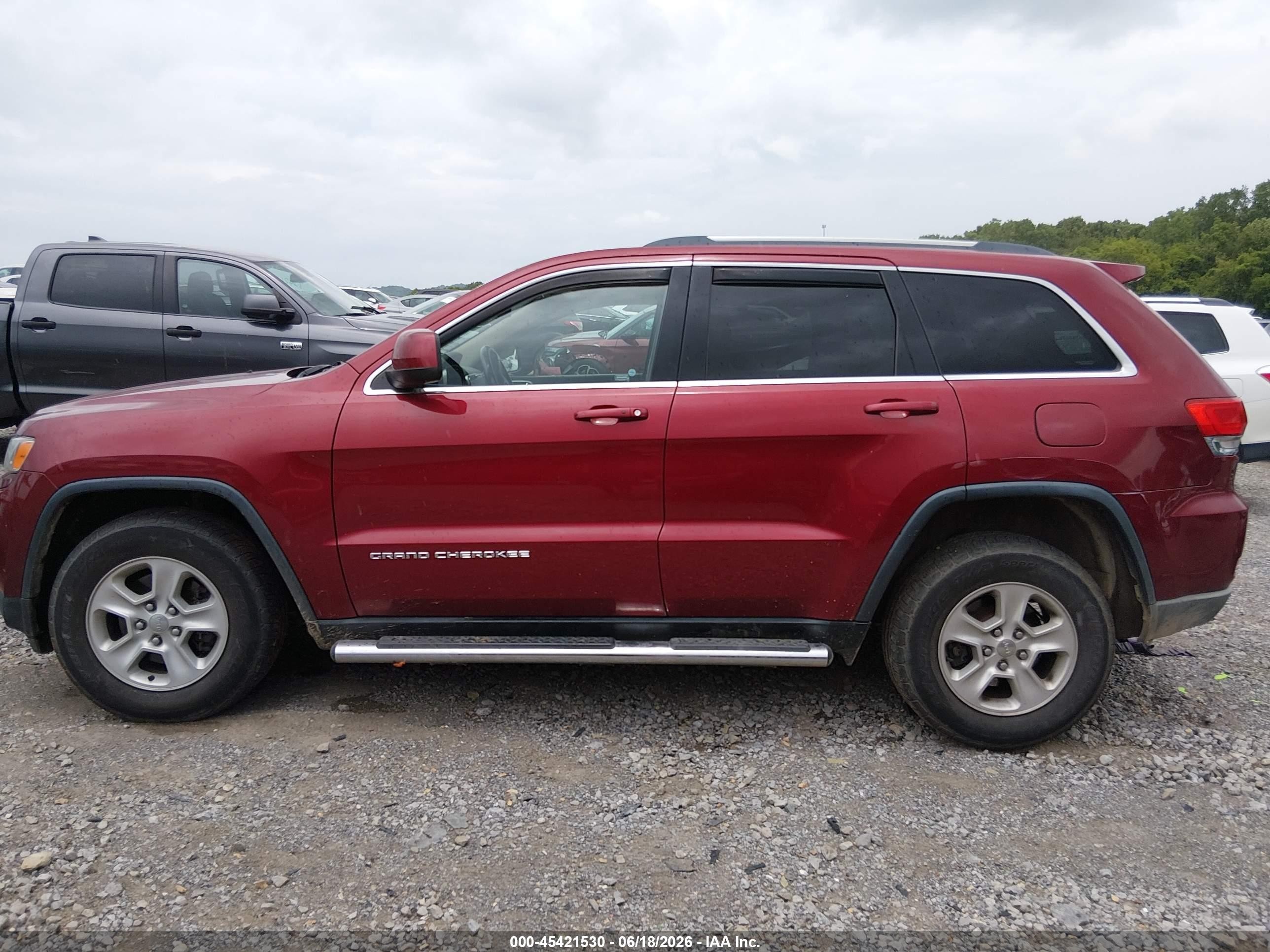 2015 Jeep Grand Cherokee Laredo Red vin: 1C4RJFAG1FC802874