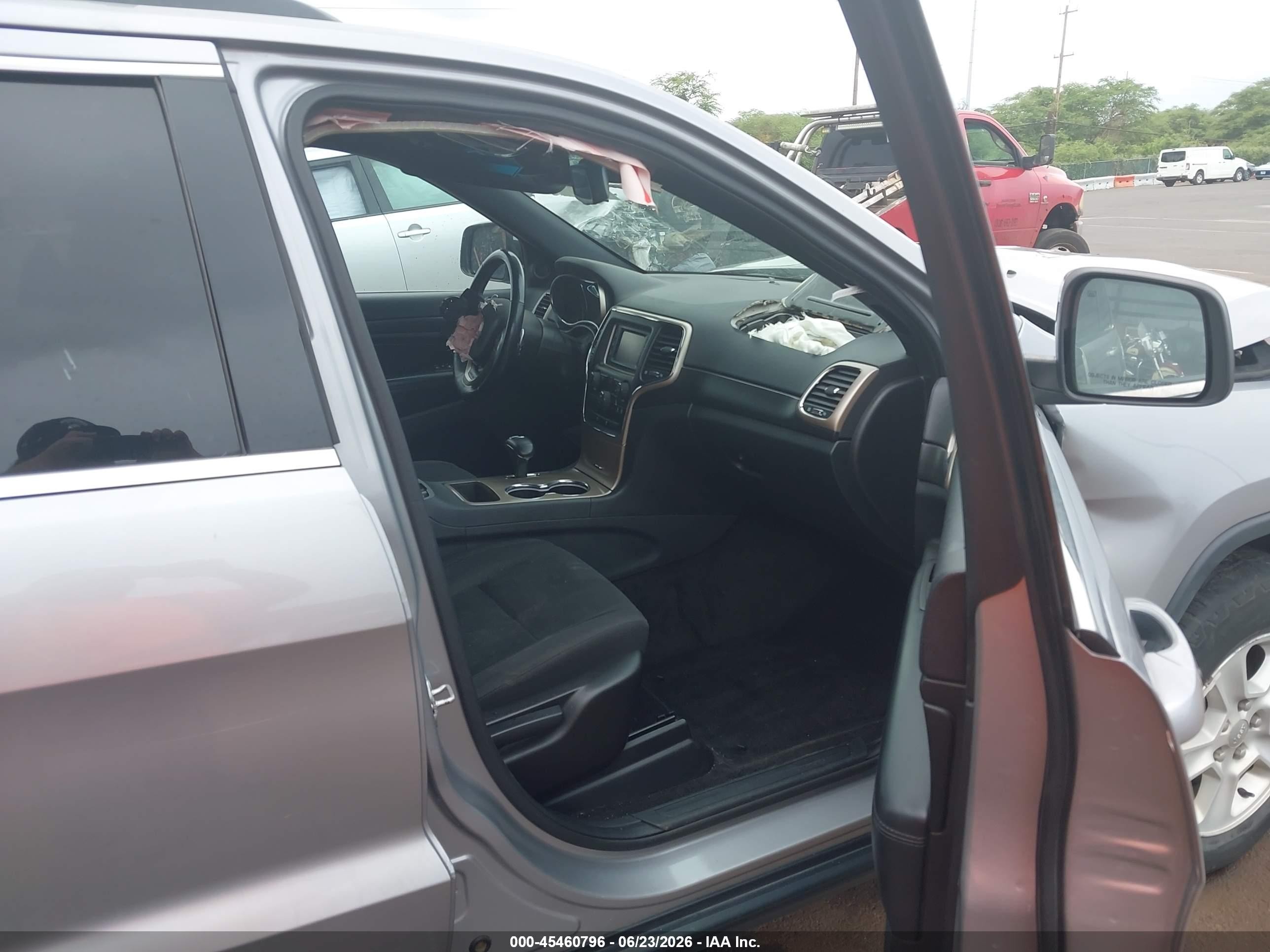 2015 Jeep Grand Cherokee Laredo Silver vin: 1C4RJFAG1FC843988