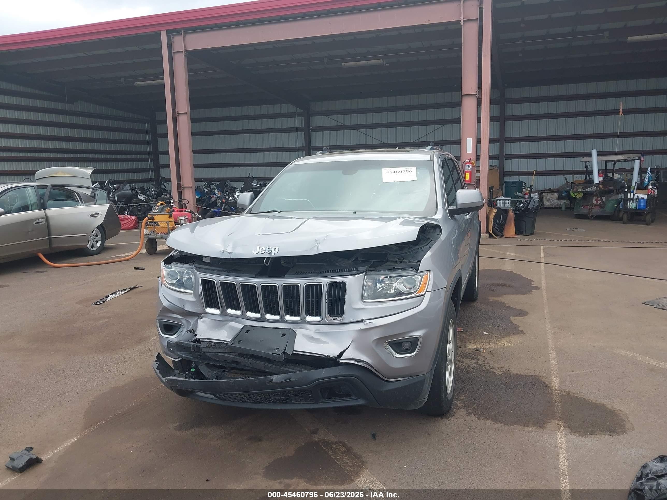 2015 Jeep Grand Cherokee Laredo Silver vin: 1C4RJFAG1FC843988