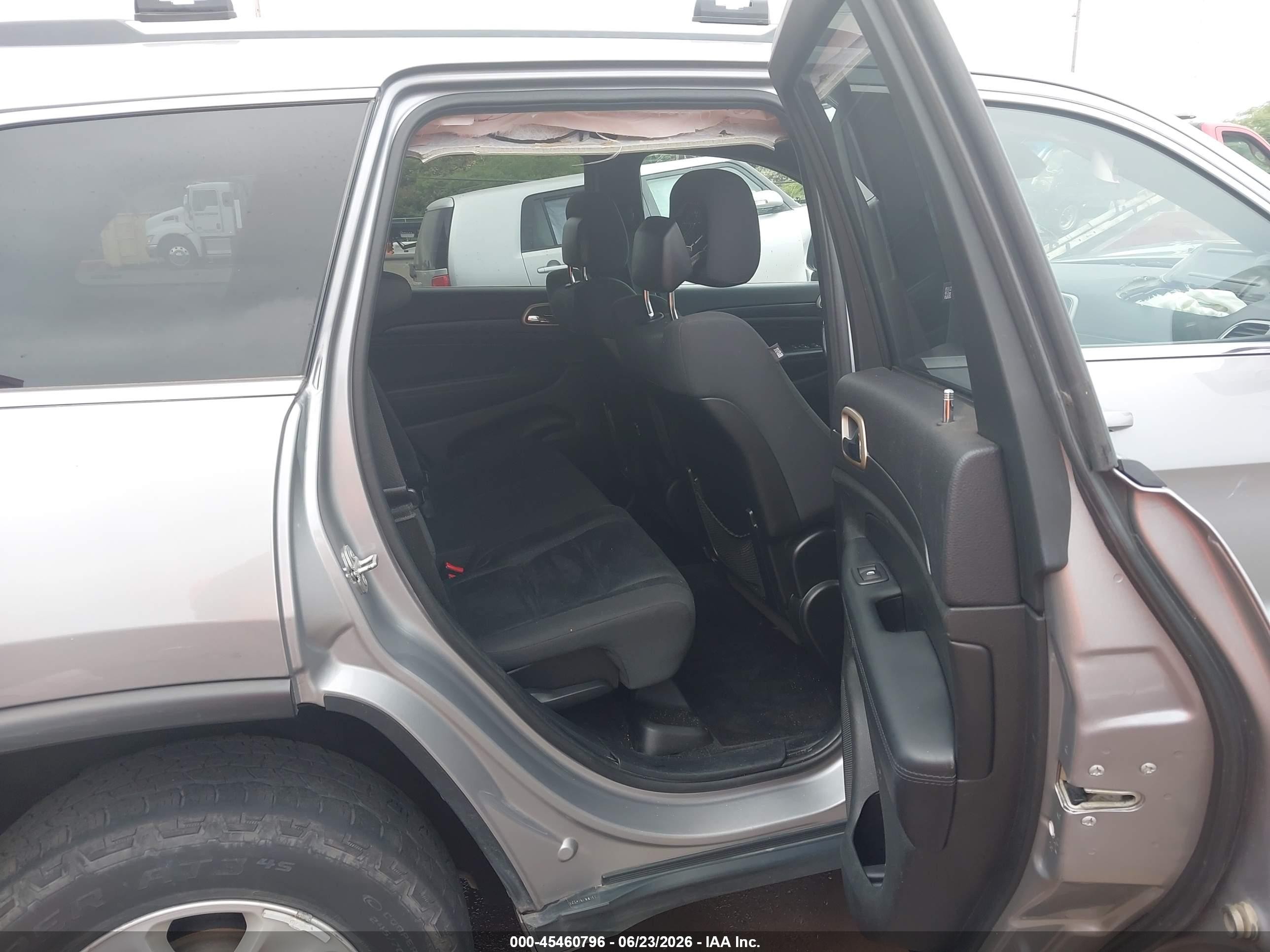 2015 Jeep Grand Cherokee Laredo Silver vin: 1C4RJFAG1FC843988
