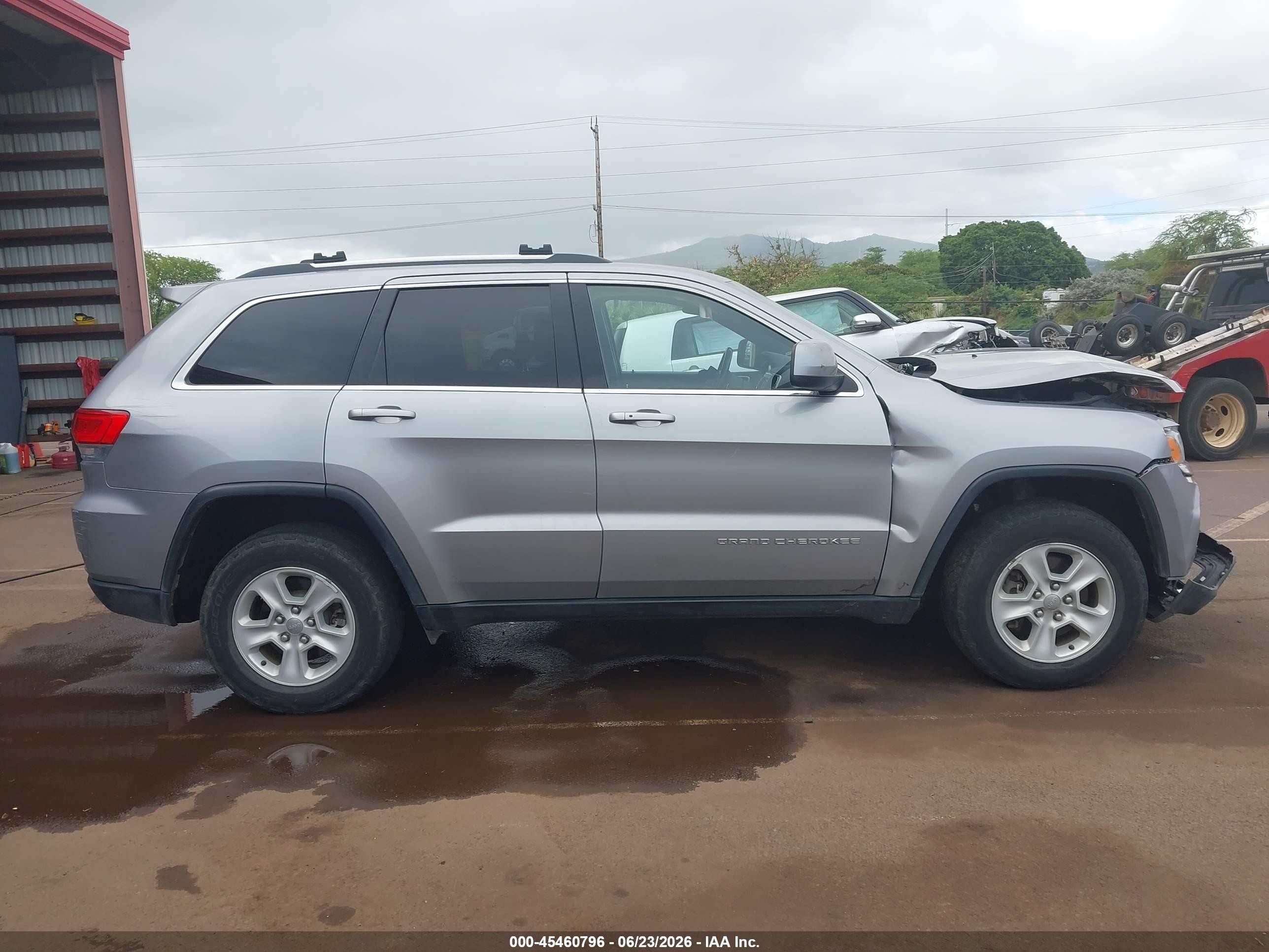 2015 Jeep Grand Cherokee Laredo Silver vin: 1C4RJFAG1FC843988