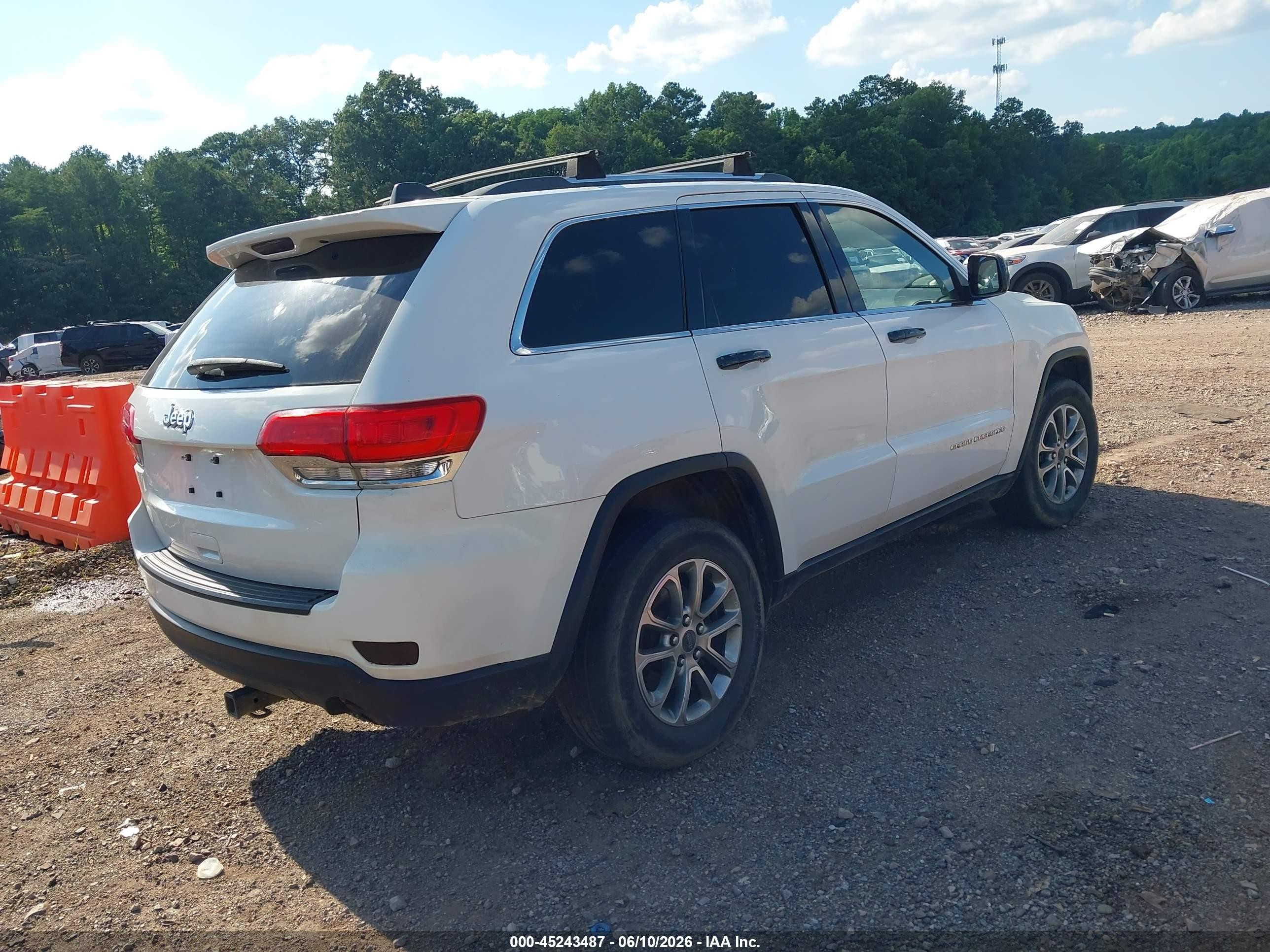 2015 Jeep Grand Cherokee Laredo White vin: 1C4RJFAG1FC871273