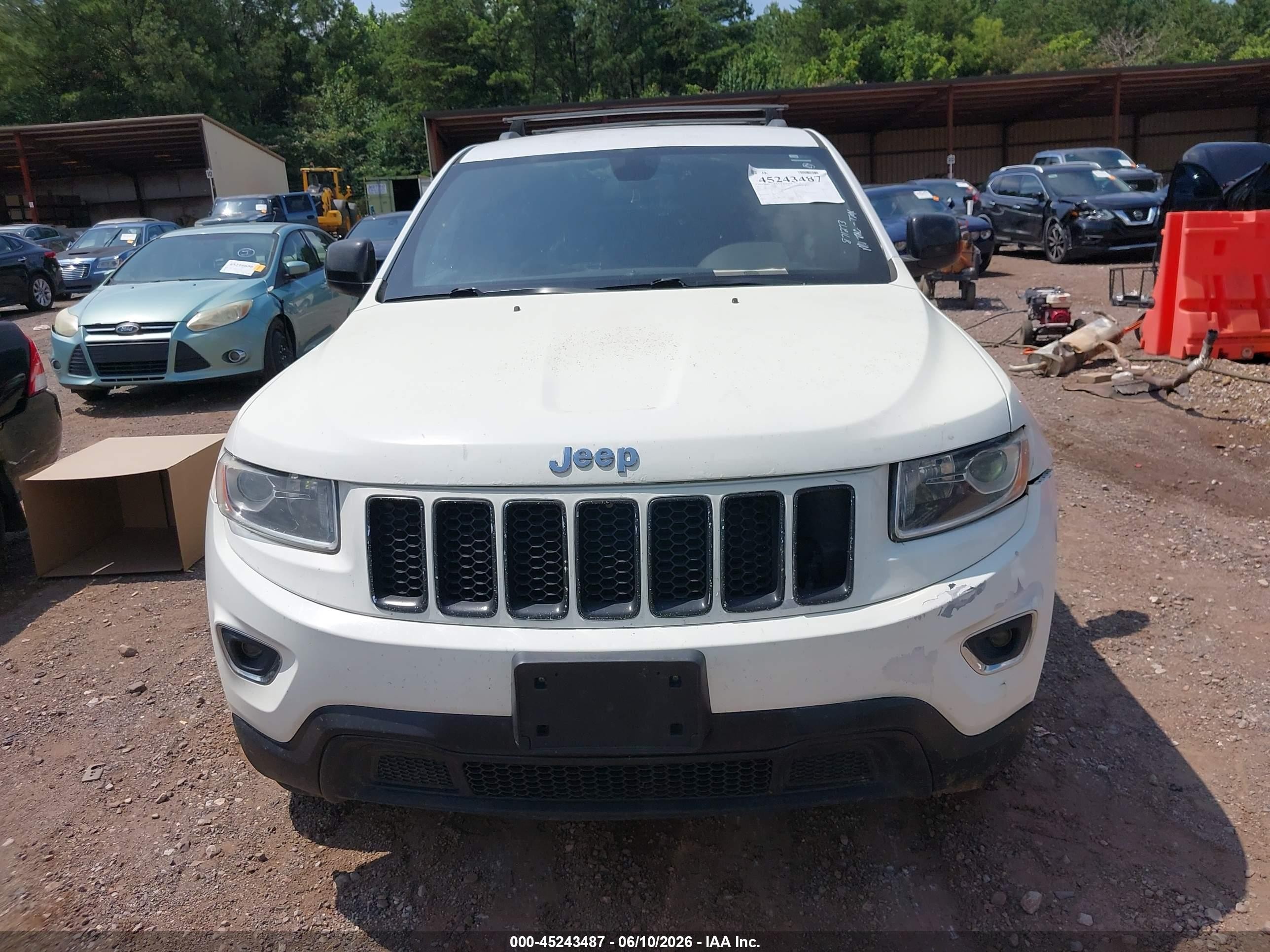 2015 Jeep Grand Cherokee Laredo White vin: 1C4RJFAG1FC871273