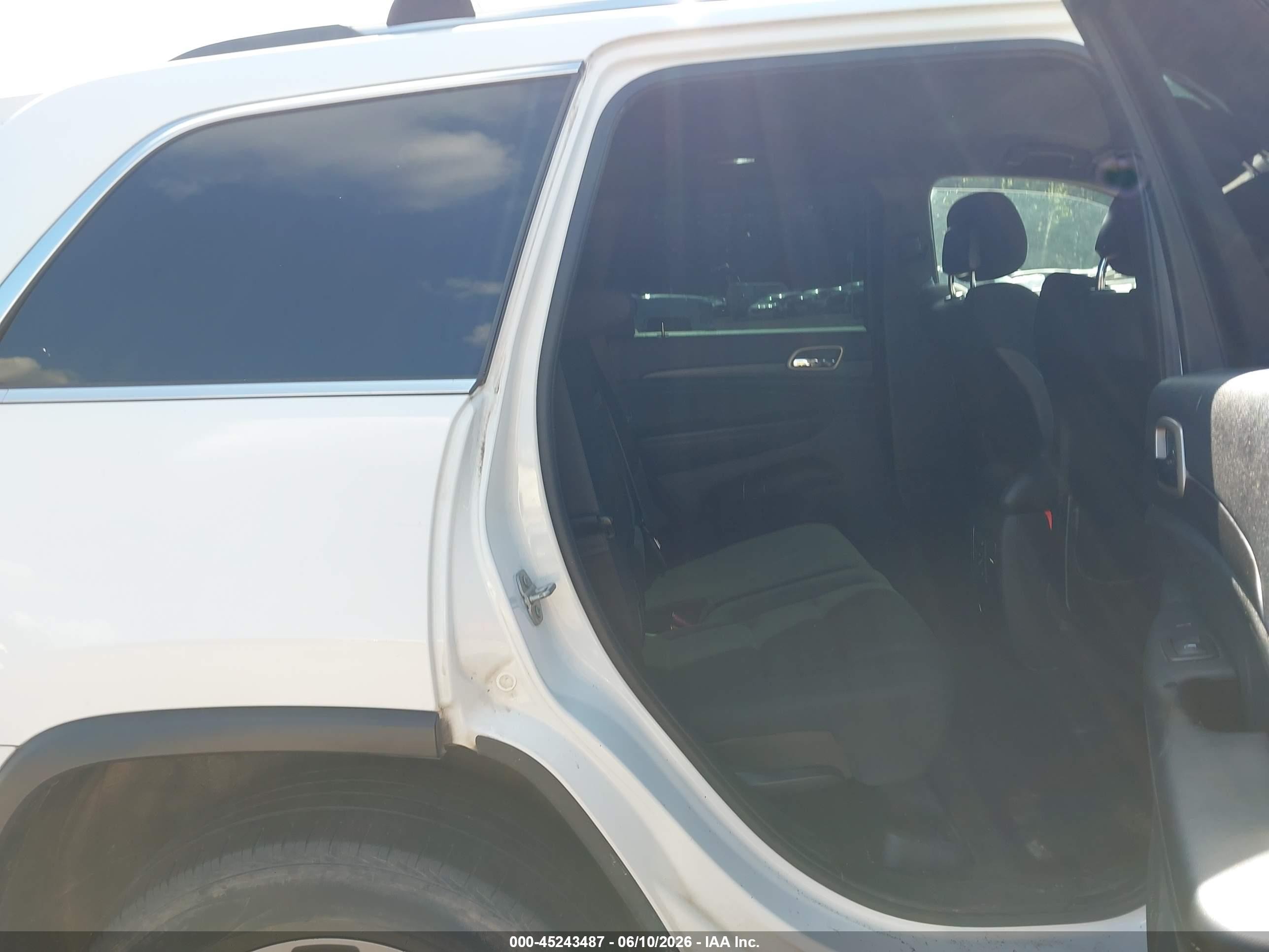 2015 Jeep Grand Cherokee Laredo White vin: 1C4RJFAG1FC871273