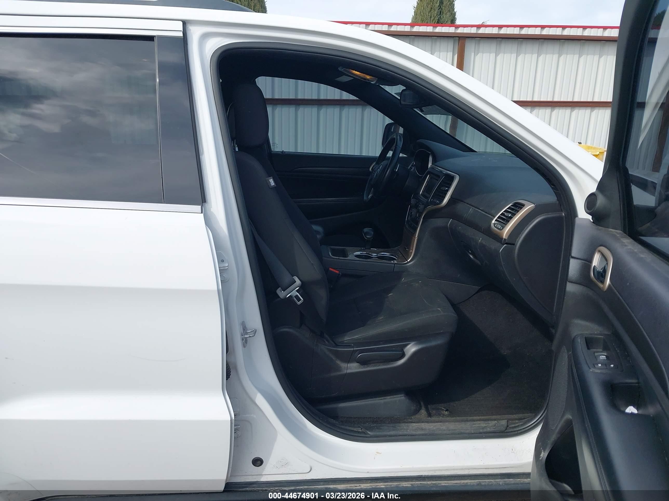 2015 Jeep Grand Cherokee Laredo White vin: 1C4RJFAG1FC886226