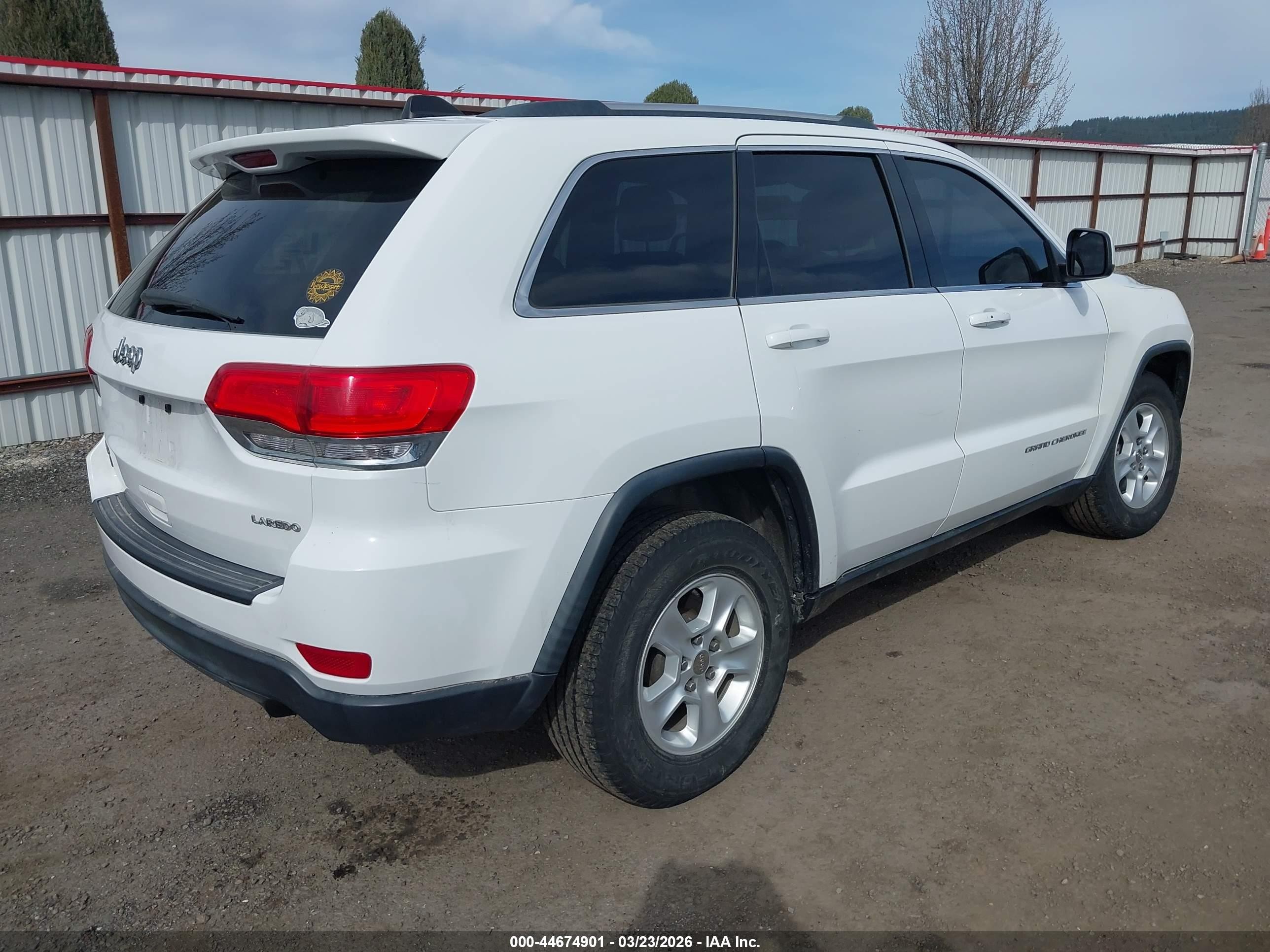2015 Jeep Grand Cherokee Laredo White vin: 1C4RJFAG1FC886226