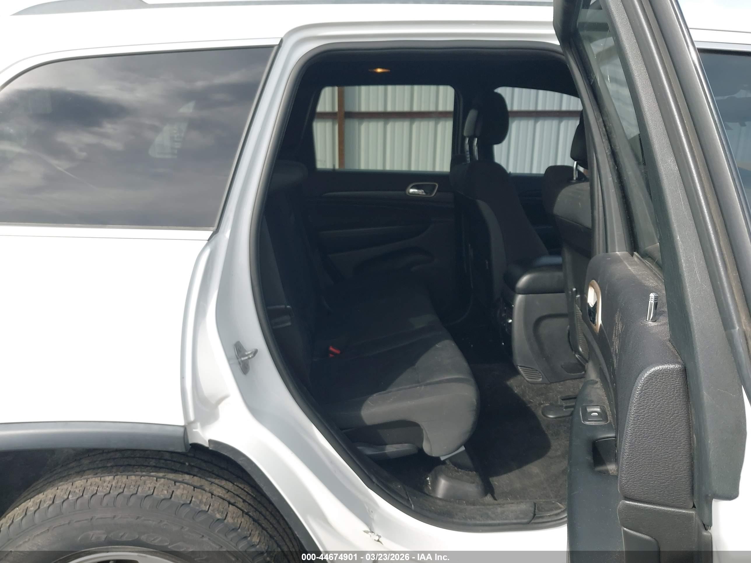2015 Jeep Grand Cherokee Laredo White vin: 1C4RJFAG1FC886226