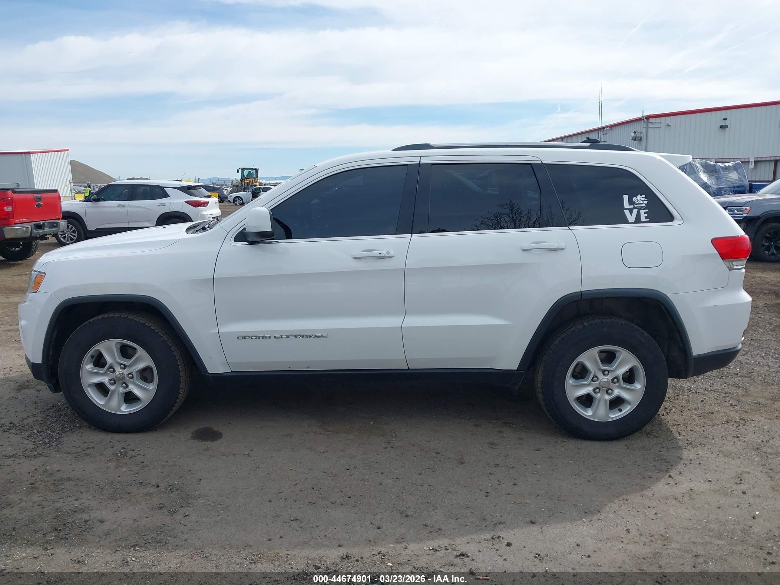 2015 Jeep Grand Cherokee Laredo White vin: 1C4RJFAG1FC886226