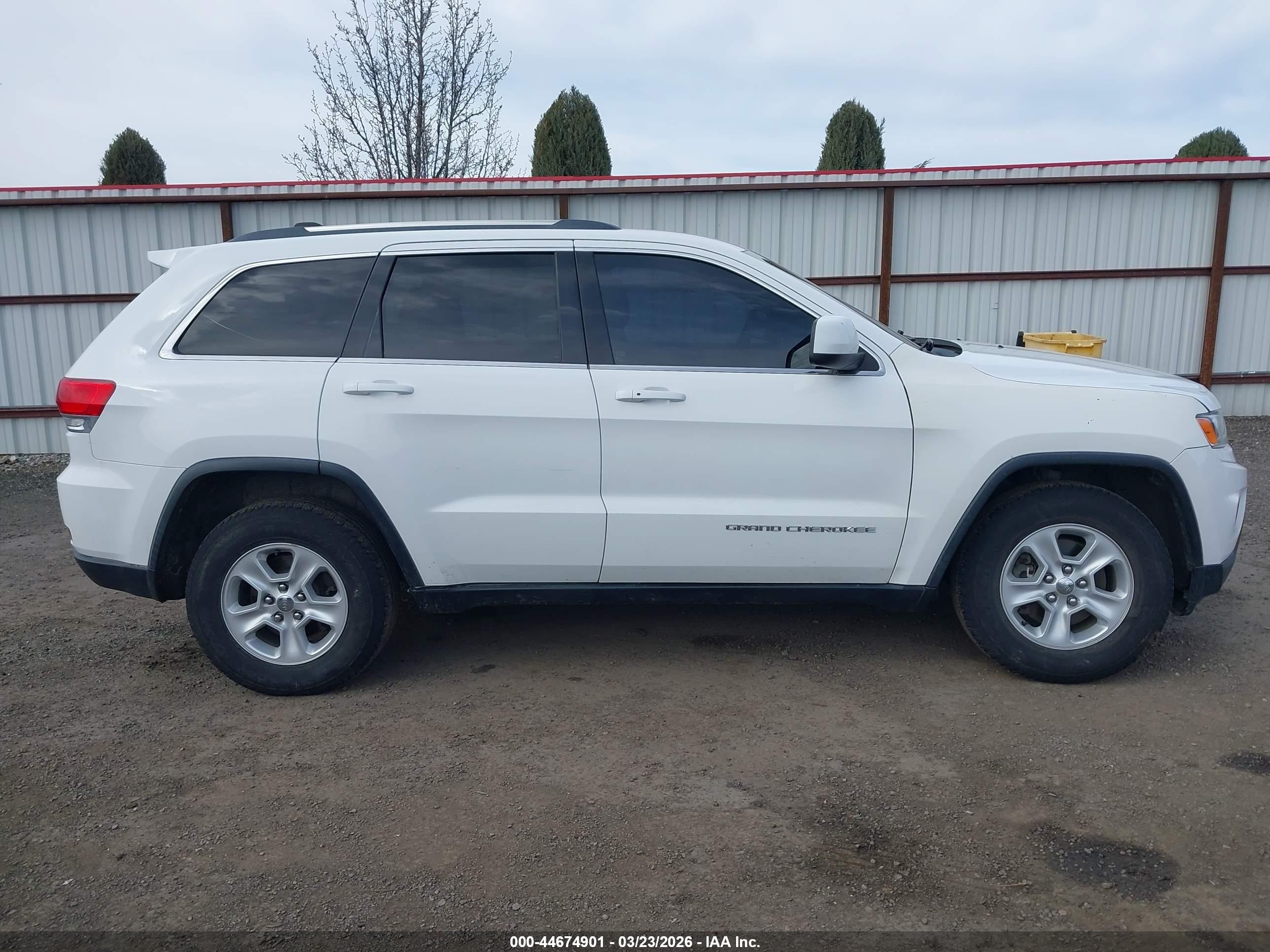 2015 Jeep Grand Cherokee Laredo White vin: 1C4RJFAG1FC886226