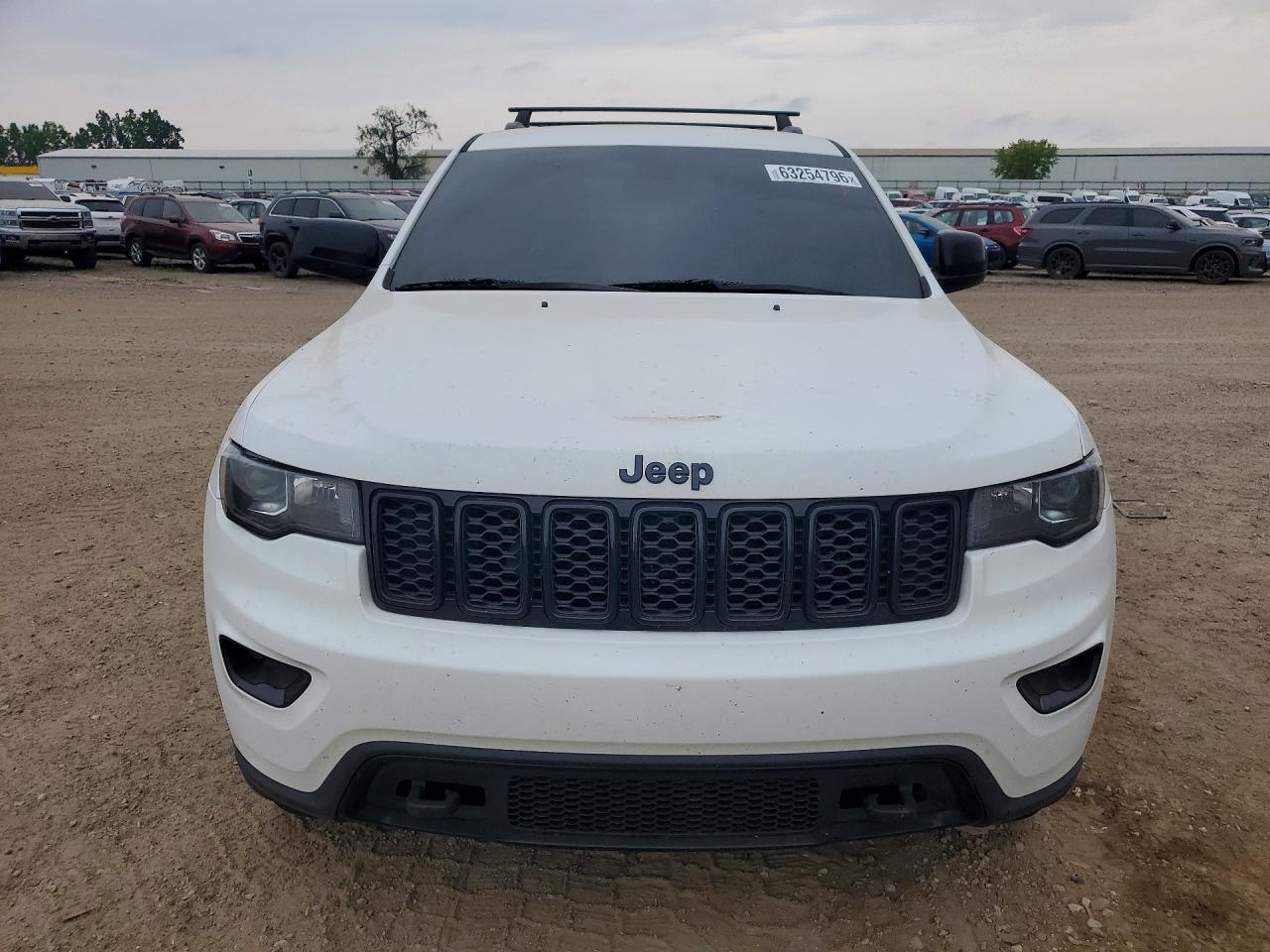 2018 Jeep Grand Cherokee Laredo Белый vin: 1C4RJFAG1JC487017
