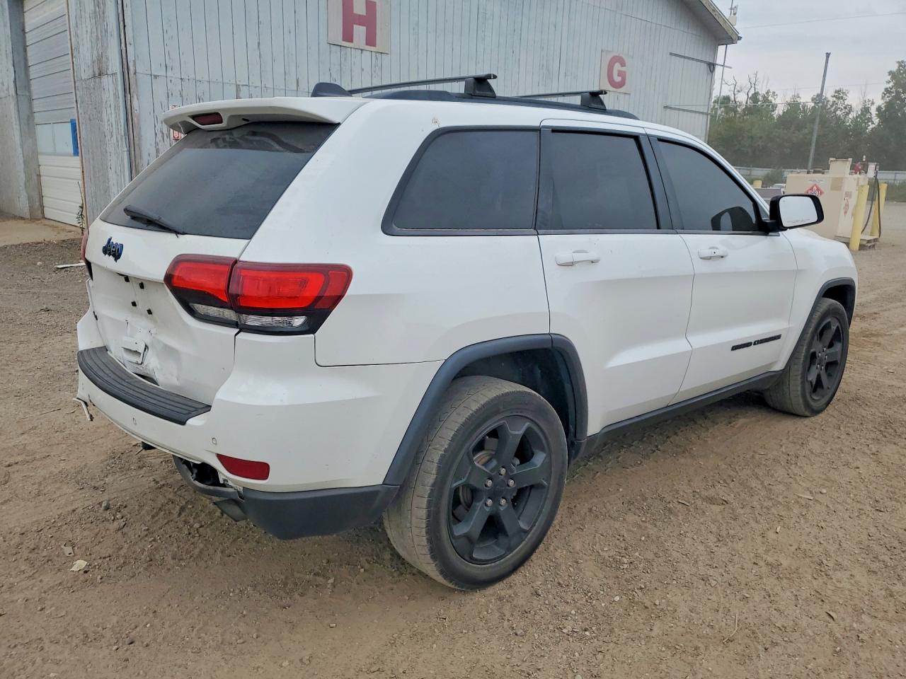 2018 Jeep Grand Cherokee Laredo Белый vin: 1C4RJFAG1JC487017