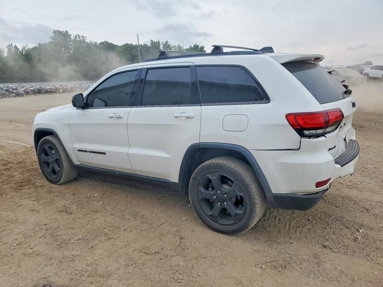 2018 Jeep Grand Cherokee Laredo Белый vin: 1C4RJFAG1JC487017