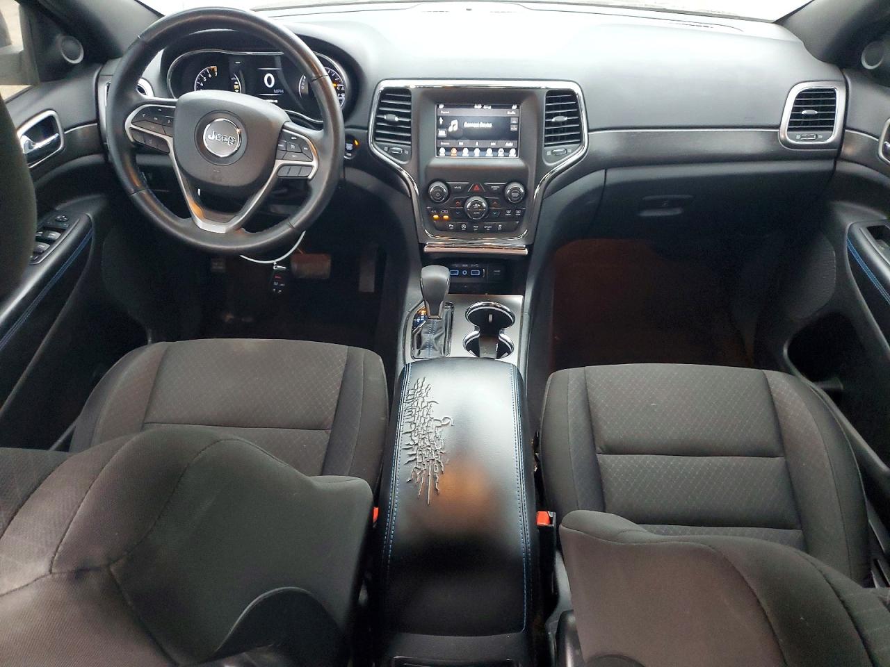 2018 Jeep Grand Cherokee Laredo Белый vin: 1C4RJFAG1JC487017