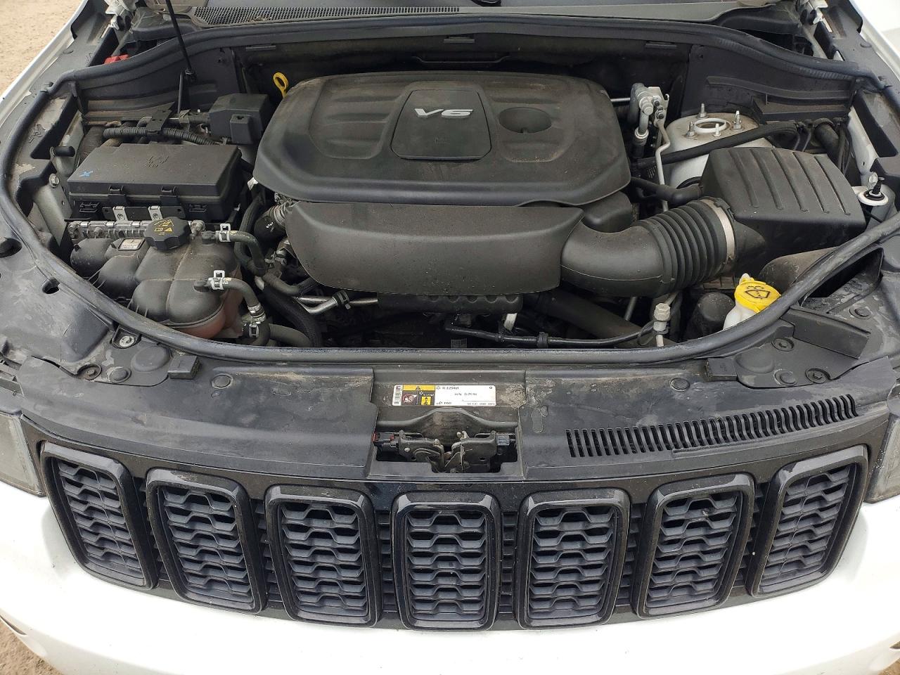 2018 Jeep Grand Cherokee Laredo Белый vin: 1C4RJFAG1JC487017